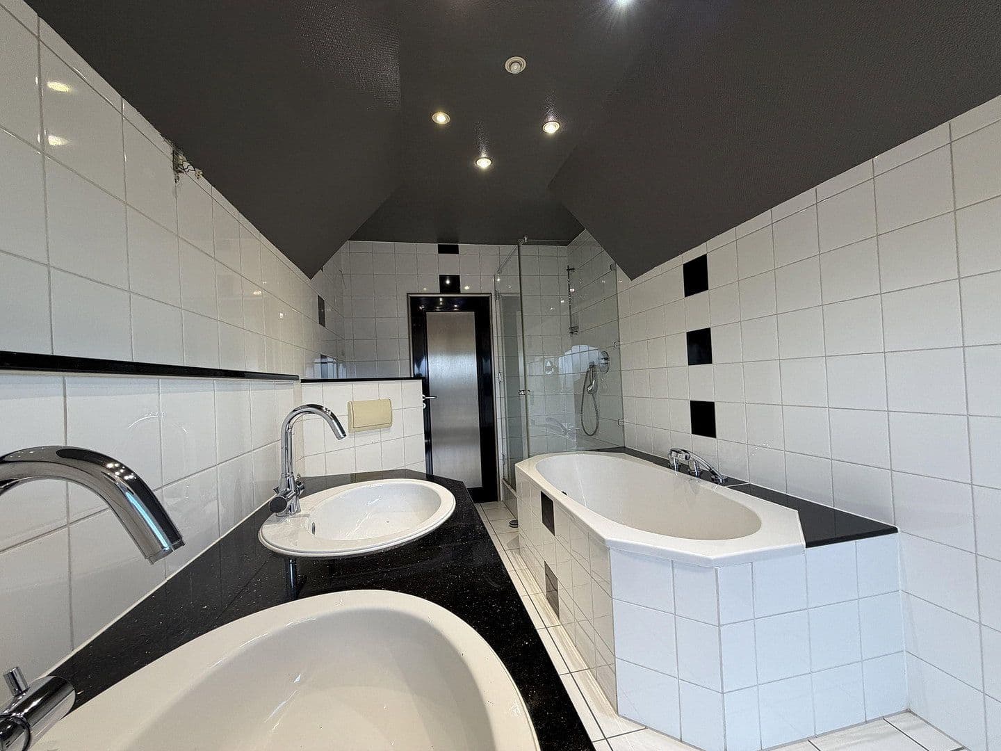 Prodej bytu 3+kk 105 m², Oberhausen, Severní Porýní-Vestfálsko Prodej bytu 3+kk 105 m², Oberhausen, Severní Porýní-Vestfálsko