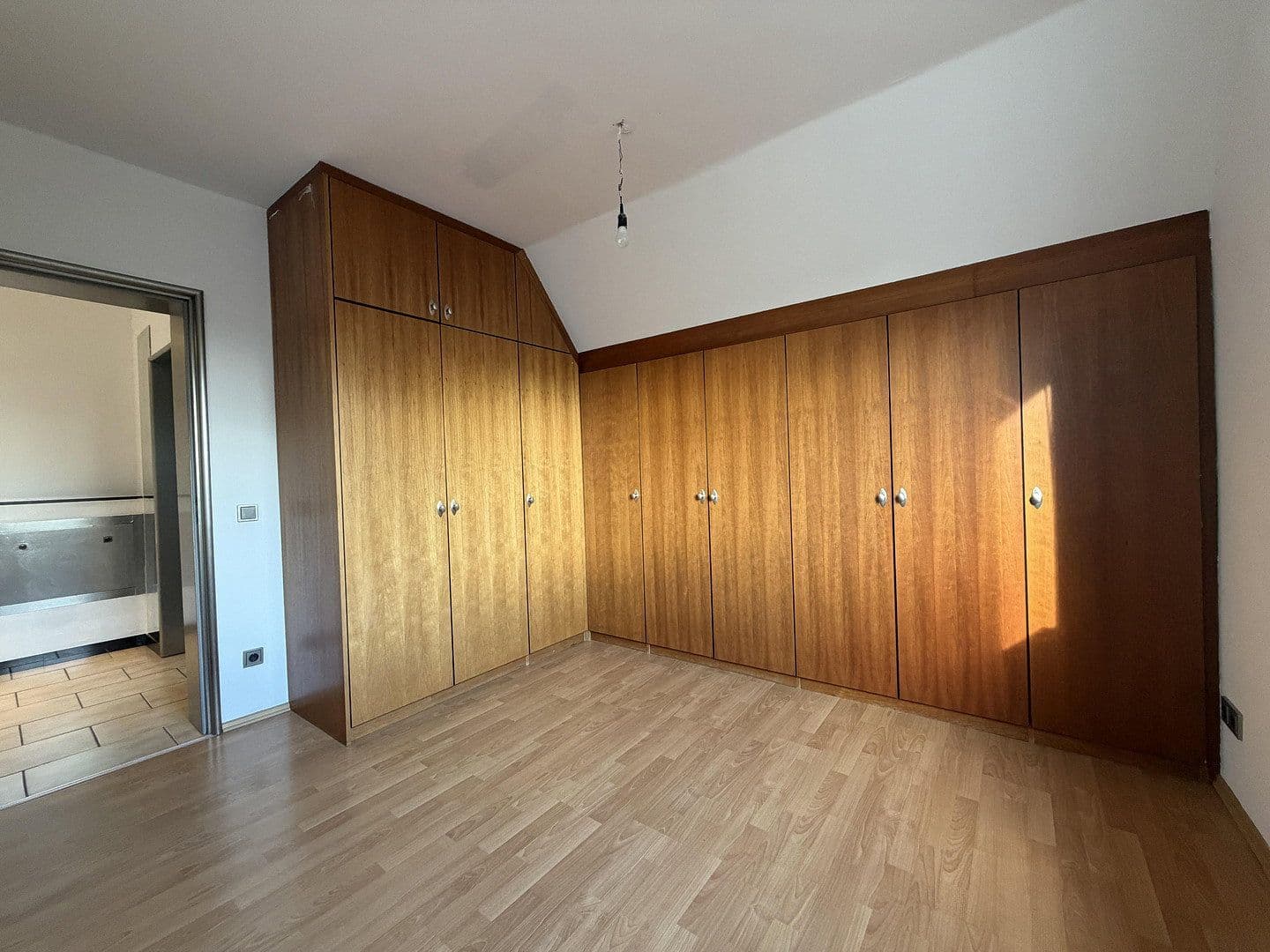 Prodej bytu 3+kk 105 m², Oberhausen, Severní Porýní-Vestfálsko Prodej bytu 3+kk 105 m², Oberhausen, Severní Porýní-Vestfálsko