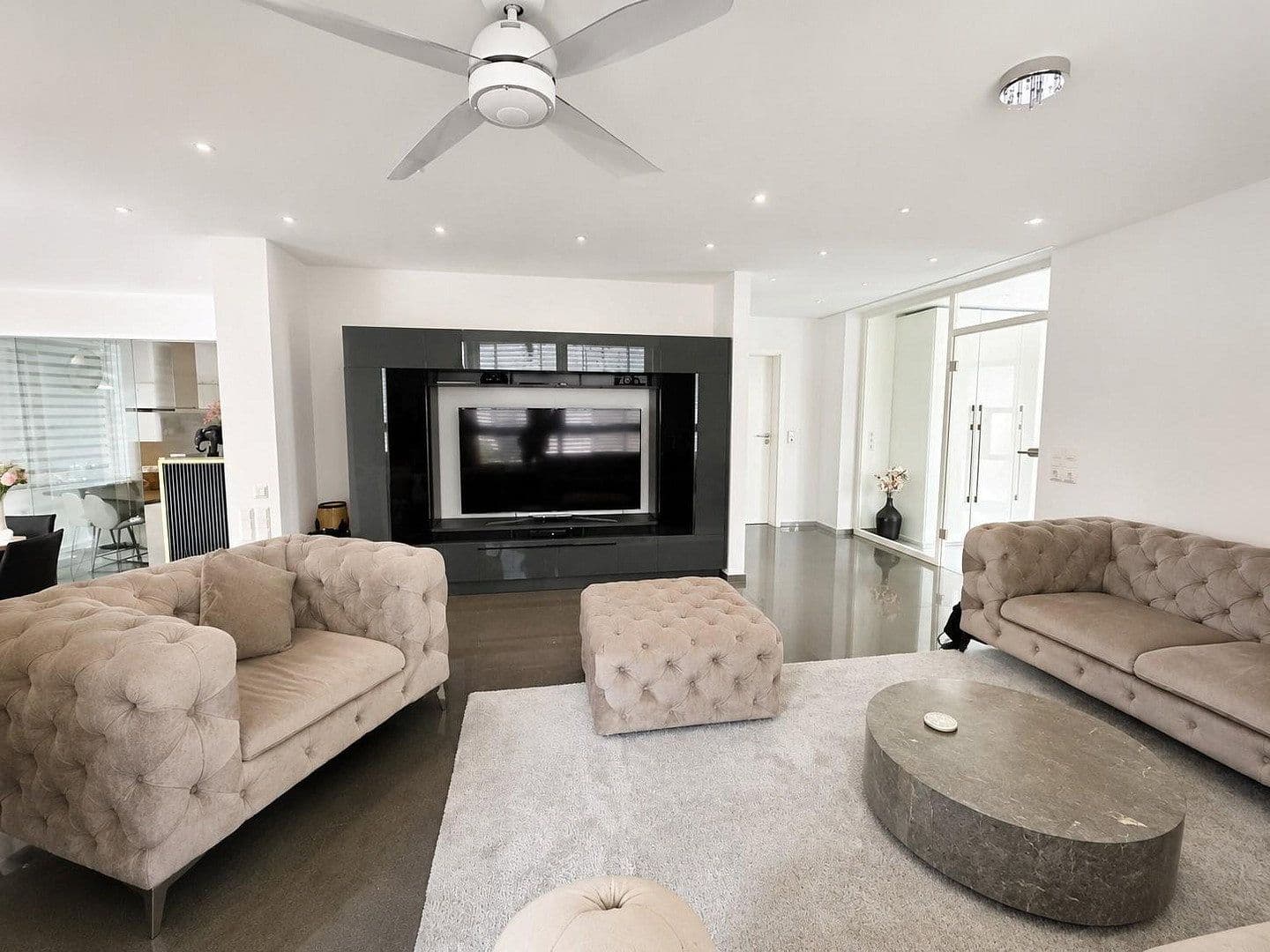 Prodej domu 258 m², pozemek 1.080 m², Welzheim, Bádensko-Württembersko Prodej domu 258 m², pozemek 1.080 m², Welzheim, Bádensko-Württembersko