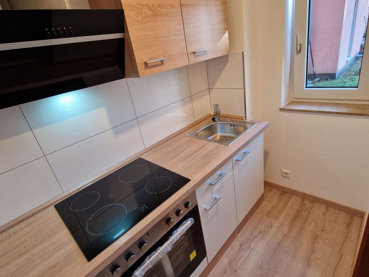 Pronájem bytu 2+1 33 m², Schlosserstr. 16, Rastatt, Bádensko-Württembersko Pronájem bytu 2+1 33 m², Schlosserstr. 16, Rastatt, Bádensko-Württembersko