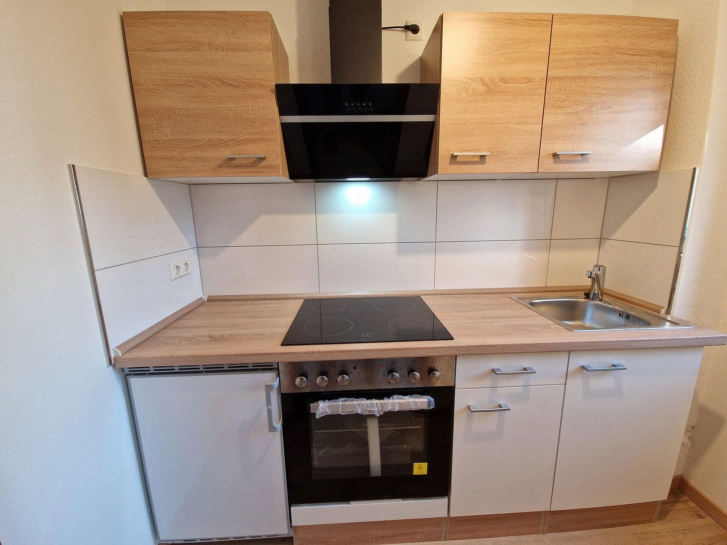 Pronájem bytu 2+1 33 m², Schlosserstr. 16, Rastatt, Bádensko-Württembersko Pronájem bytu 2+1 33 m², Schlosserstr. 16, Rastatt, Bádensko-Württembersko