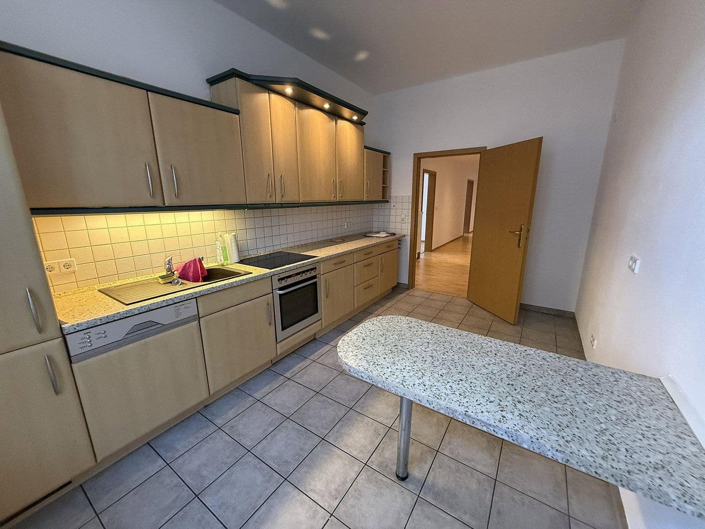Pronájem bytu 4+1 111 m², Marienstraße 20, Markranstädt, Sasko Pronájem bytu 4+1 111 m², Marienstraße 20, Markranstädt, Sasko