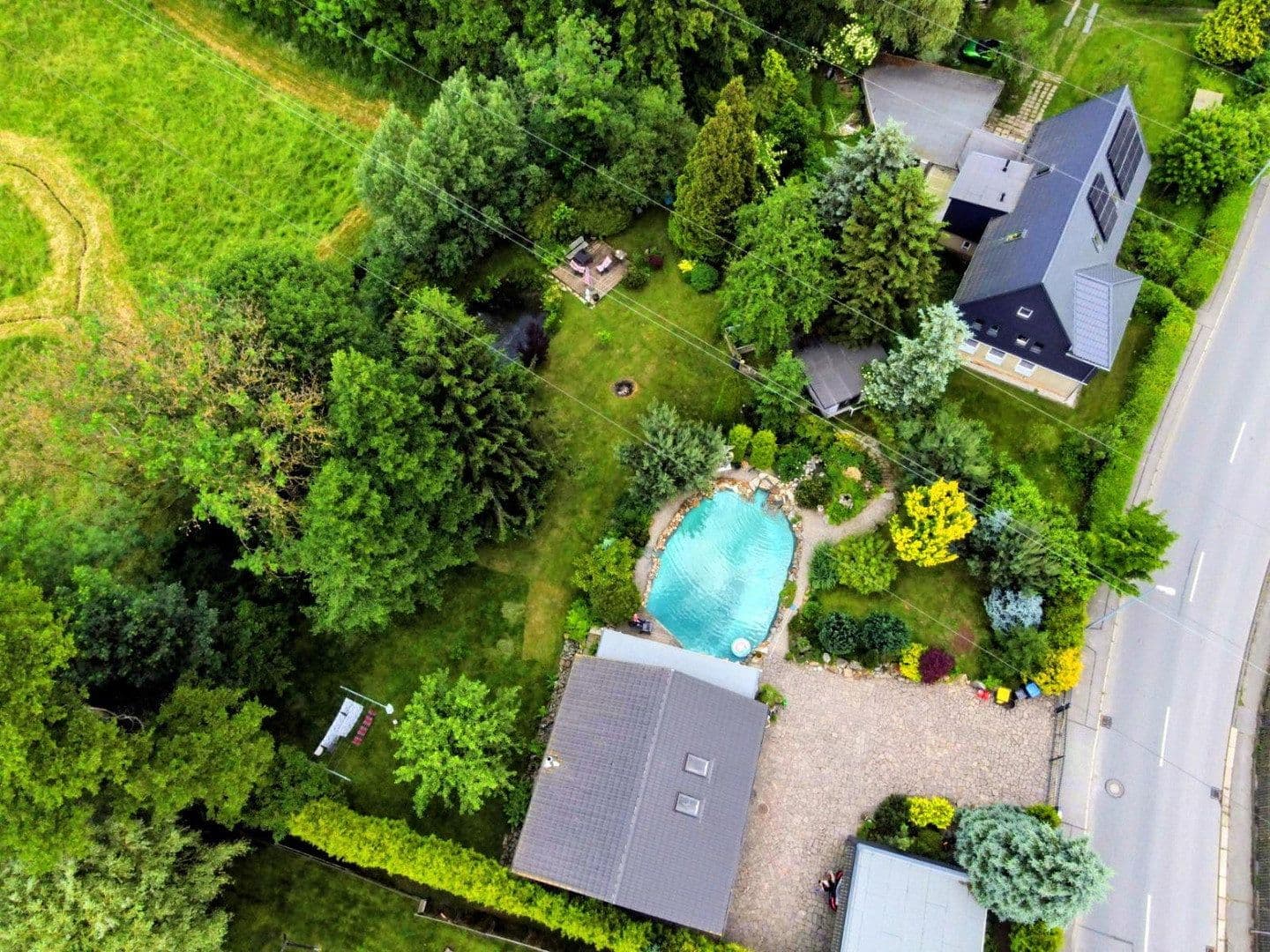 Prodej domu 100 m², pozemek 2.000 m², Limbacherstr.370, Chemnitz, Sasko Prodej domu 100 m², pozemek 2.000 m², Limbacherstr.370, Chemnitz, Sasko
