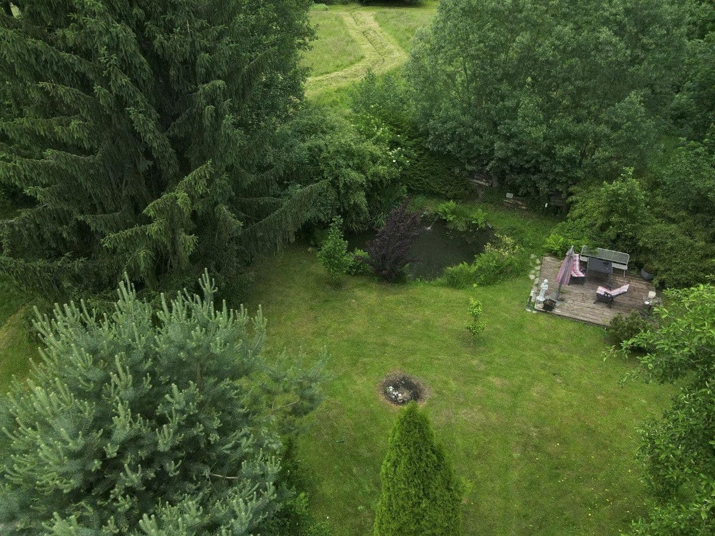 Prodej domu 100 m², pozemek 2.000 m², Limbacherstr.370, Chemnitz, Sasko Prodej domu 100 m², pozemek 2.000 m², Limbacherstr.370, Chemnitz, Sasko