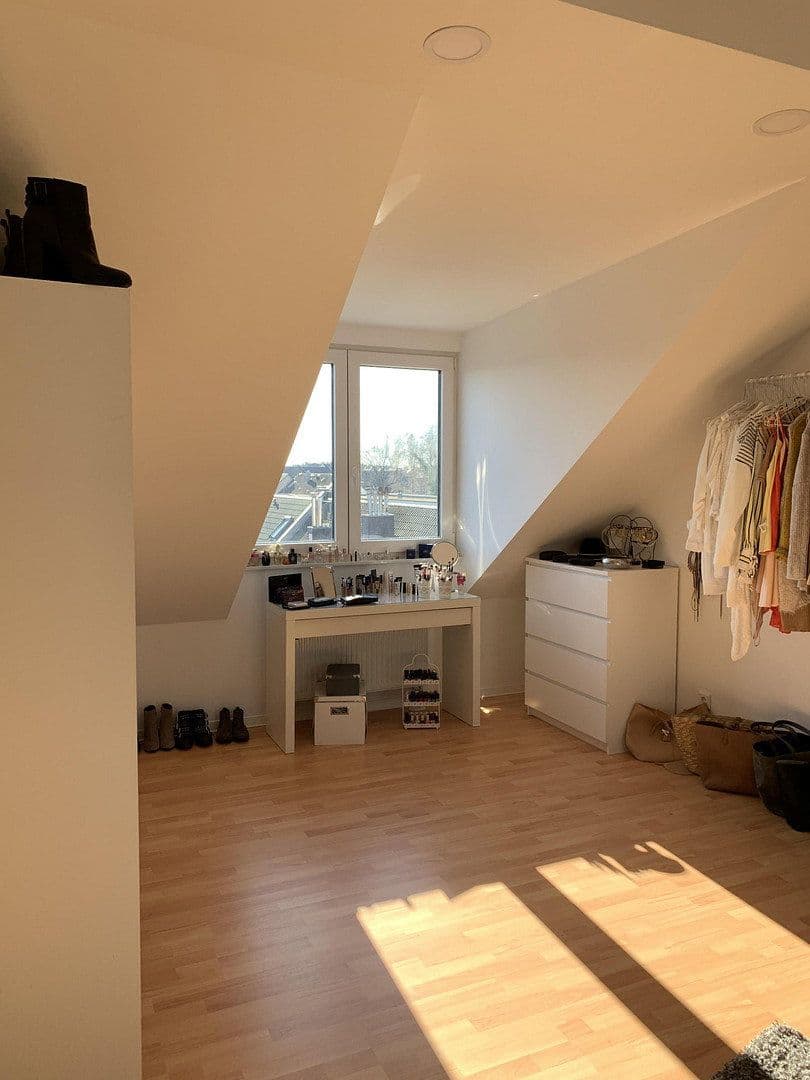 Prodej domu 879 m², pozemek 259 m², Färberstr. 116, Düsseldorf, Severní Porýní-Vestfálsko Prodej domu 879 m², pozemek 259 m², Färberstr. 116, Düsseldorf, Severní Porýní-Vestfálsko