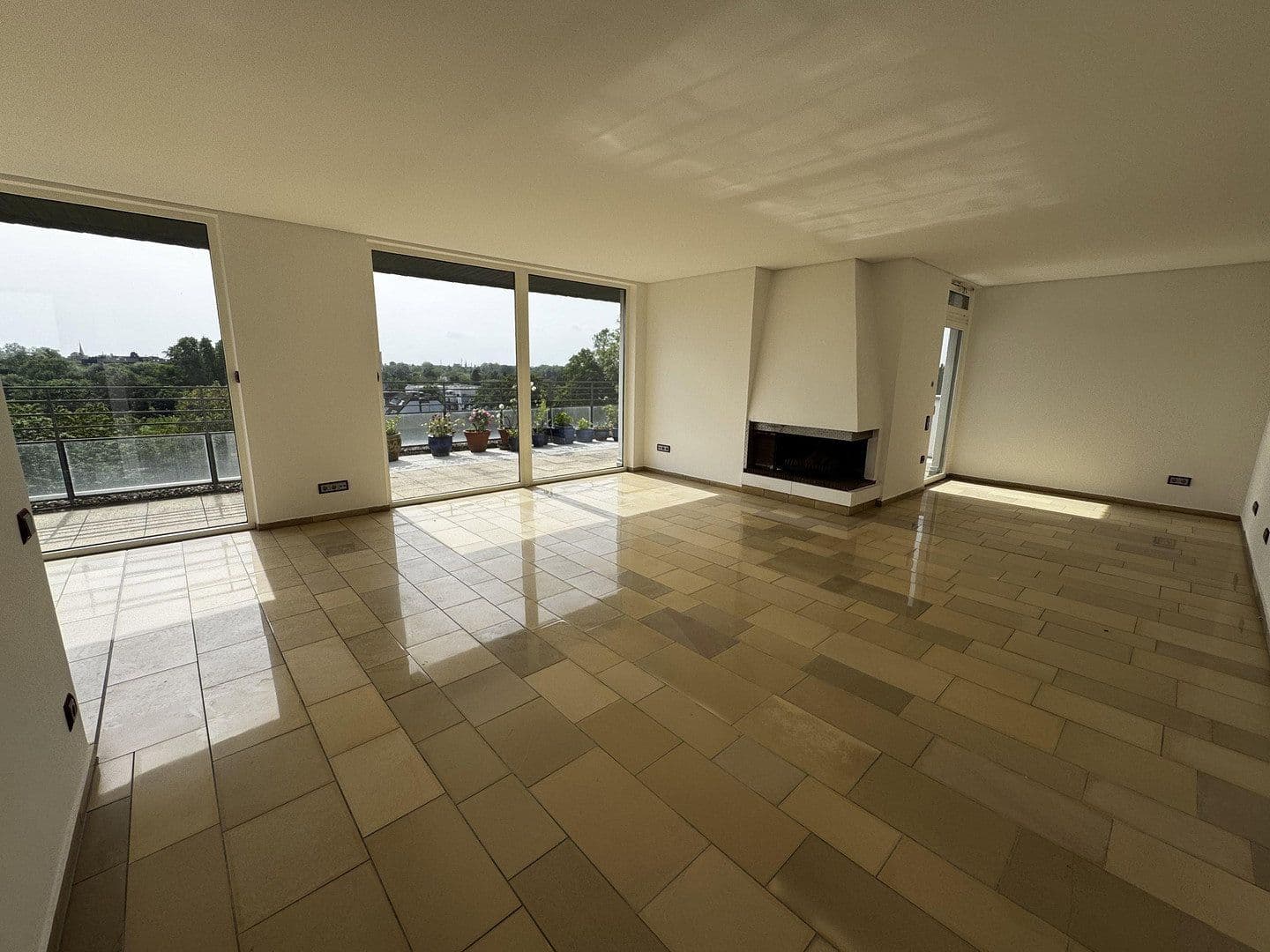 Pronájem bytu 3+1 160 m², Uerdingerstrasse 421, Krefeld, Severní Porýní-Vestfálsko Pronájem bytu 3+1 160 m², Uerdingerstrasse 421, Krefeld, Severní Porýní-Vestfálsko