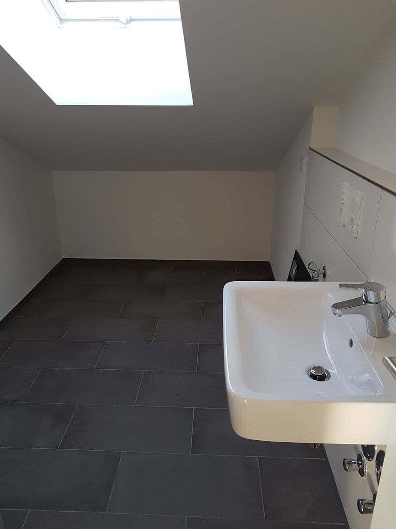 Pronájem bytu 3+1 135 m², Ingelheim am Rhein, Porýní-Falc Pronájem bytu 3+1 135 m², Ingelheim am Rhein, Porýní-Falc