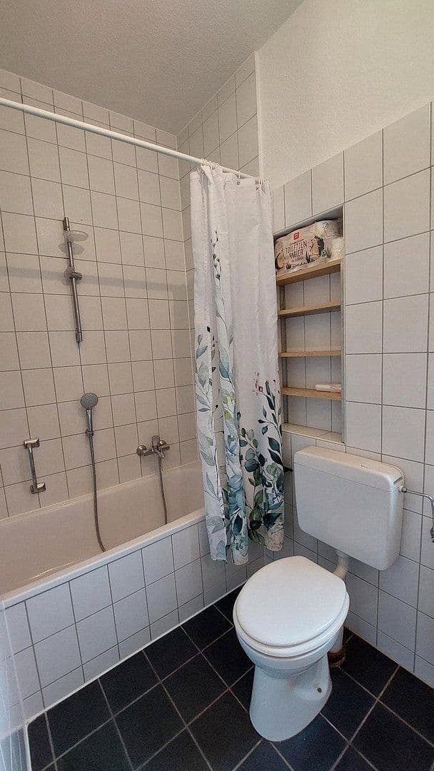Pronájem bytu 4+1 74 m², Emser Strasse 40, Frankfurt, Hessen Pronájem bytu 4+1 74 m², Emser Strasse 40, Frankfurt, Hessen