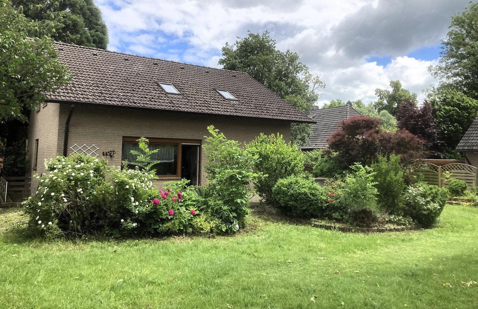 Prodej domu 156 m², pozemek 1.057 m², Lehre, Dolní Sasko Prodej domu 156 m², pozemek 1.057 m², Lehre, Dolní Sasko