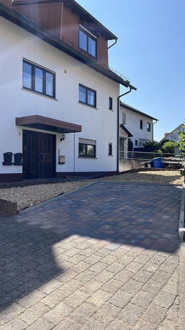 Pronájem bytu 2+1 75 m², Otterbach, Porýní-Falc Pronájem bytu 2+1 75 m², Otterbach, Porýní-Falc