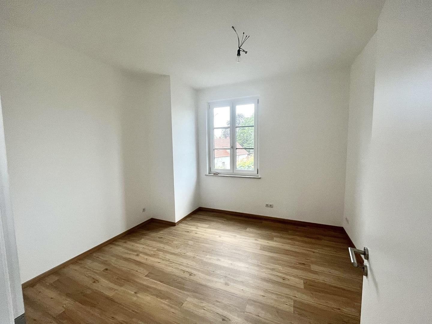 Pronájem bytu 3+1 74 m², Freisinger Str. 13, Ismaning, Bavorsko Pronájem bytu 3+1 74 m², Freisinger Str. 13, Ismaning, Bavorsko