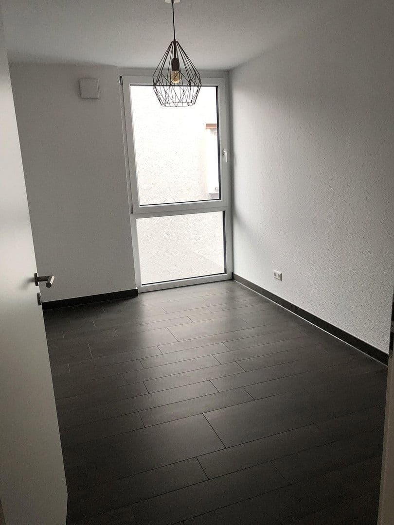 Pronájem bytu 3+1 89 m², Sindelfingen, Bádensko-Württembersko Pronájem bytu 3+1 89 m², Sindelfingen, Bádensko-Württembersko