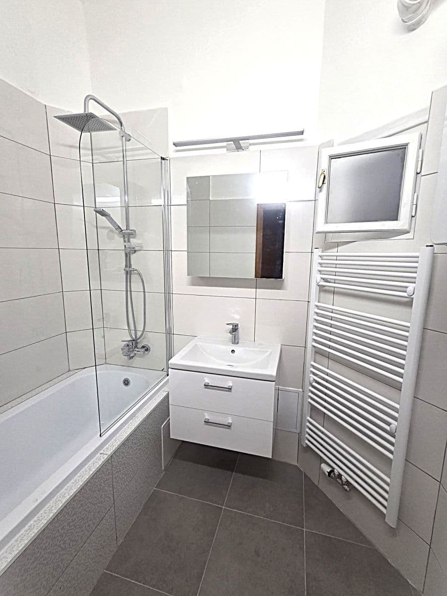 Pronájem bytu 100 m², U Havlíčkových sadů, Praha, Praha Pronájem bytu 100 m², U Havlíčkových sadů, Praha, Praha
