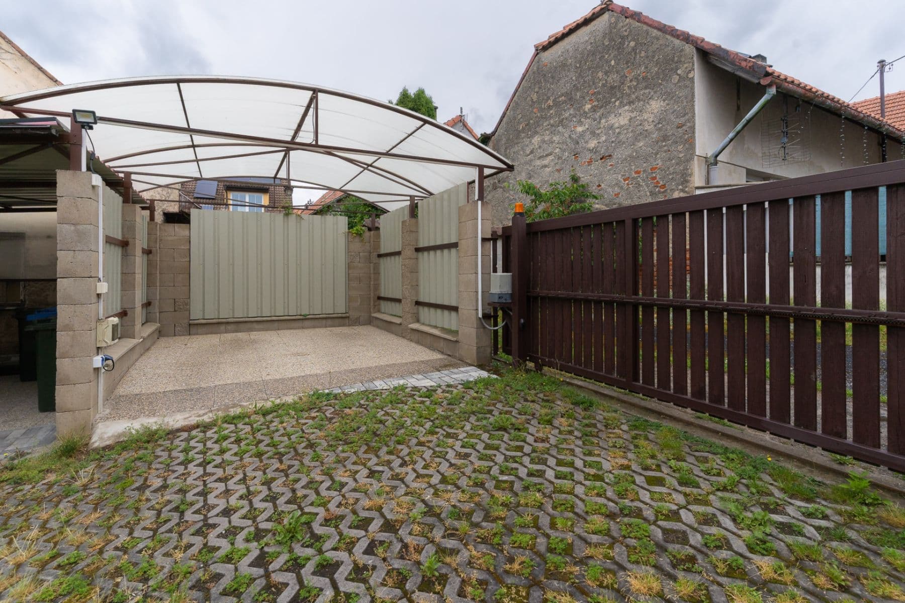 Pronájem domu 123 m², pozemek 1.700 m², Hradešín, Středočeský kraj Pronájem domu 123 m², pozemek 1.700 m², Hradešín, Středočeský kraj