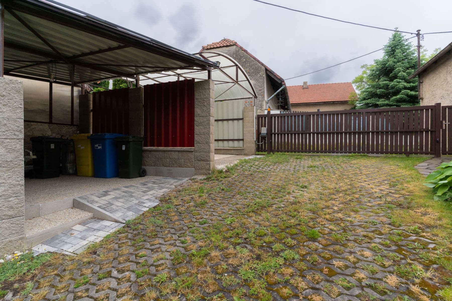 Pronájem domu 123 m², pozemek 1.700 m², Hradešín, Středočeský kraj Pronájem domu 123 m², pozemek 1.700 m², Hradešín, Středočeský kraj