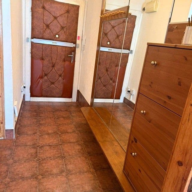 Prodej bytu 1+1 48 m², V Zálomu, Praha, Praha Prodej bytu 1+1 48 m², V Zálomu, Praha, Praha
