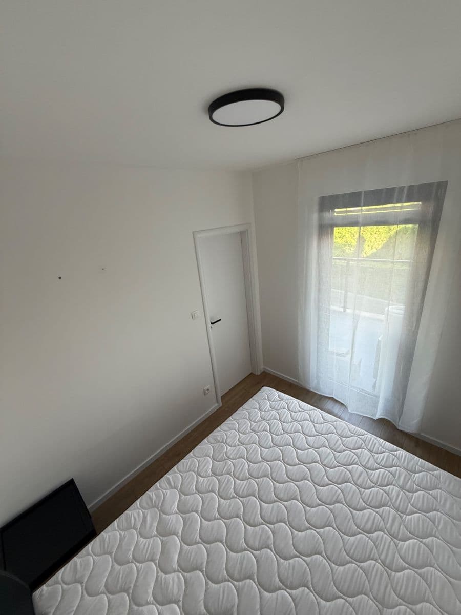 Pronájem bytu 2+1 35 m², Bernolákova, Trnava, Trnavský kraj Pronájem bytu 2+1 35 m², Bernolákova, Trnava, Trnavský kraj