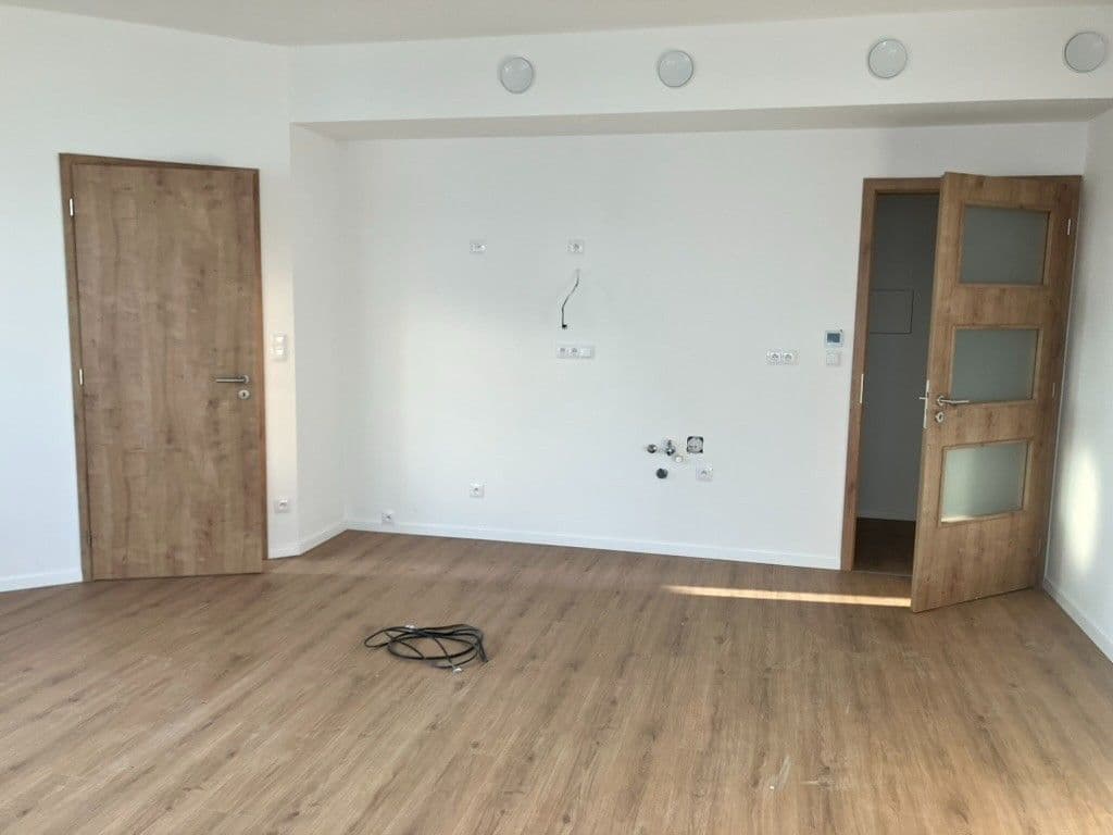 Pronájem bytu 3+kk 74 m², Brněnská, Šlapanice, Jihomoravský kraj Pronájem bytu 3+kk 74 m², Brněnská, Šlapanice, Jihomoravský kraj