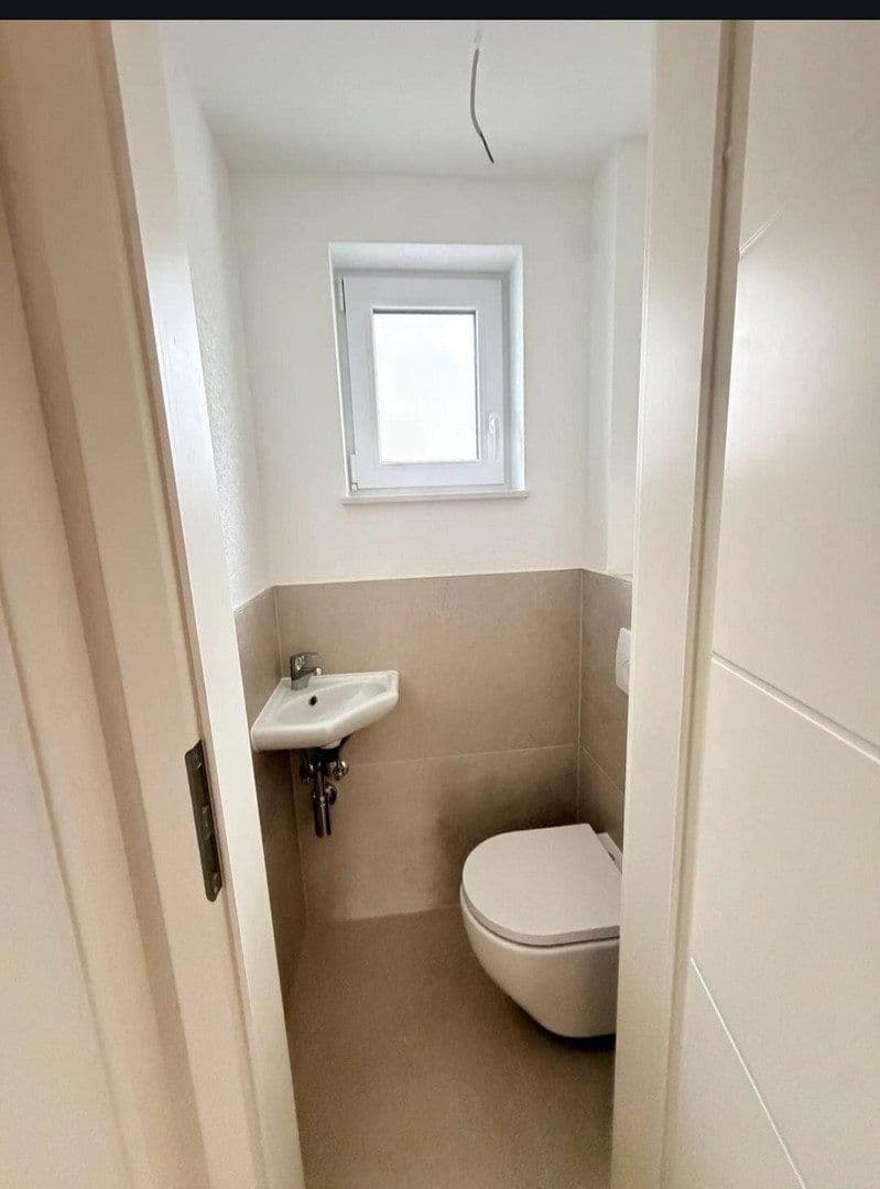 Prodej domu 200 m², pozemek 580 m², Gehenbühlstr 4, Gerlingen, Bádensko-Württembersko Prodej domu 200 m², pozemek 580 m², Gehenbühlstr 4, Gerlingen, Bádensko-Württembersko