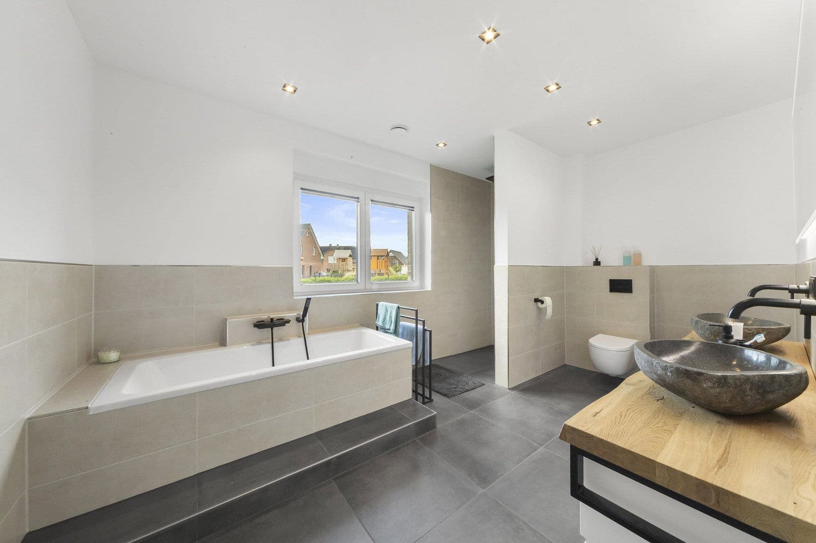 Prodej domu 167 m², pozemek 645 m², Wathlingen, Dolní Sasko Prodej domu 167 m², pozemek 645 m², Wathlingen, Dolní Sasko