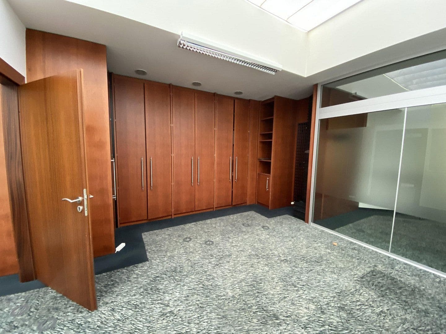 Pronájem kanceláře 105 m², Schwadermühlstr., 3, Cadolzburg, Bavorsko Pronájem kanceláře 105 m², Schwadermühlstr., 3, Cadolzburg, Bavorsko
