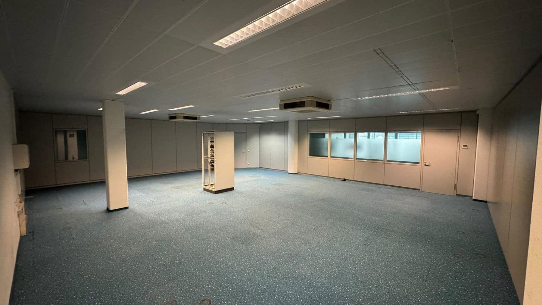Pronájem kanceláře 105 m², Schwadermühlstr., 3, Cadolzburg, Bavorsko Pronájem kanceláře 105 m², Schwadermühlstr., 3, Cadolzburg, Bavorsko