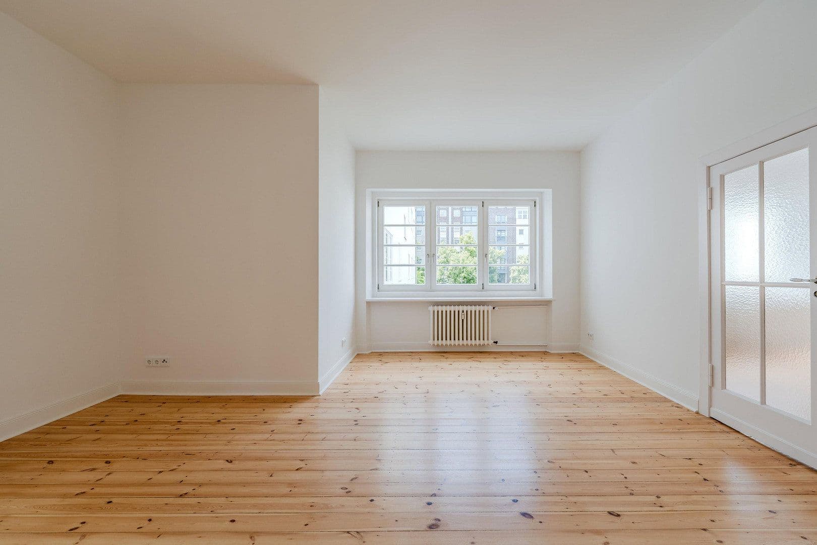 Prodej bytu 4+1 148 m², Düsseldorfer Str. 34, Berlin, Berlín Prodej bytu 4+1 148 m², Düsseldorfer Str. 34, Berlin, Berlín