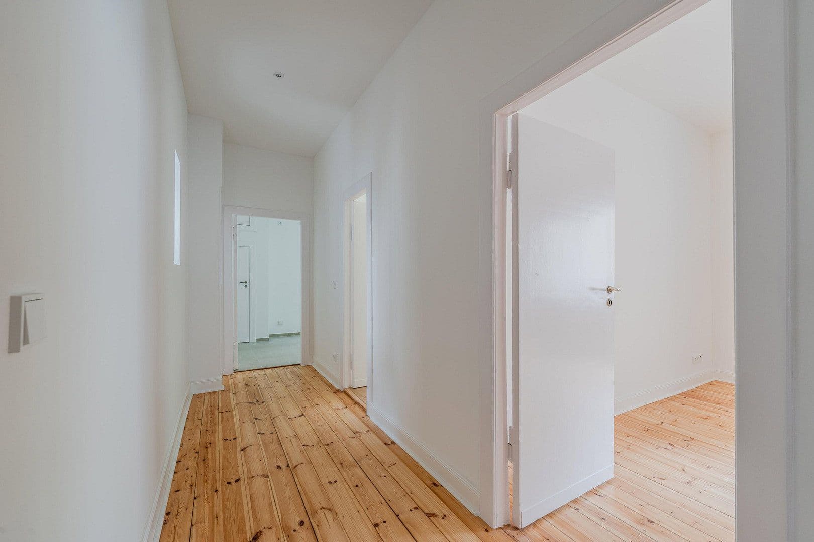 Prodej bytu 4+1 148 m², Düsseldorfer Str. 34, Berlin, Berlín Prodej bytu 4+1 148 m², Düsseldorfer Str. 34, Berlin, Berlín