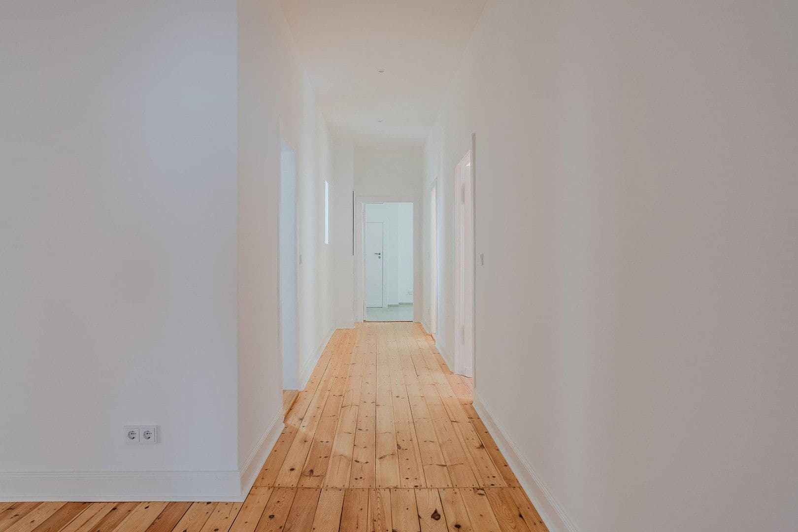 Prodej bytu 4+1 148 m², Düsseldorfer Str. 34, Berlin, Berlín Prodej bytu 4+1 148 m², Düsseldorfer Str. 34, Berlin, Berlín