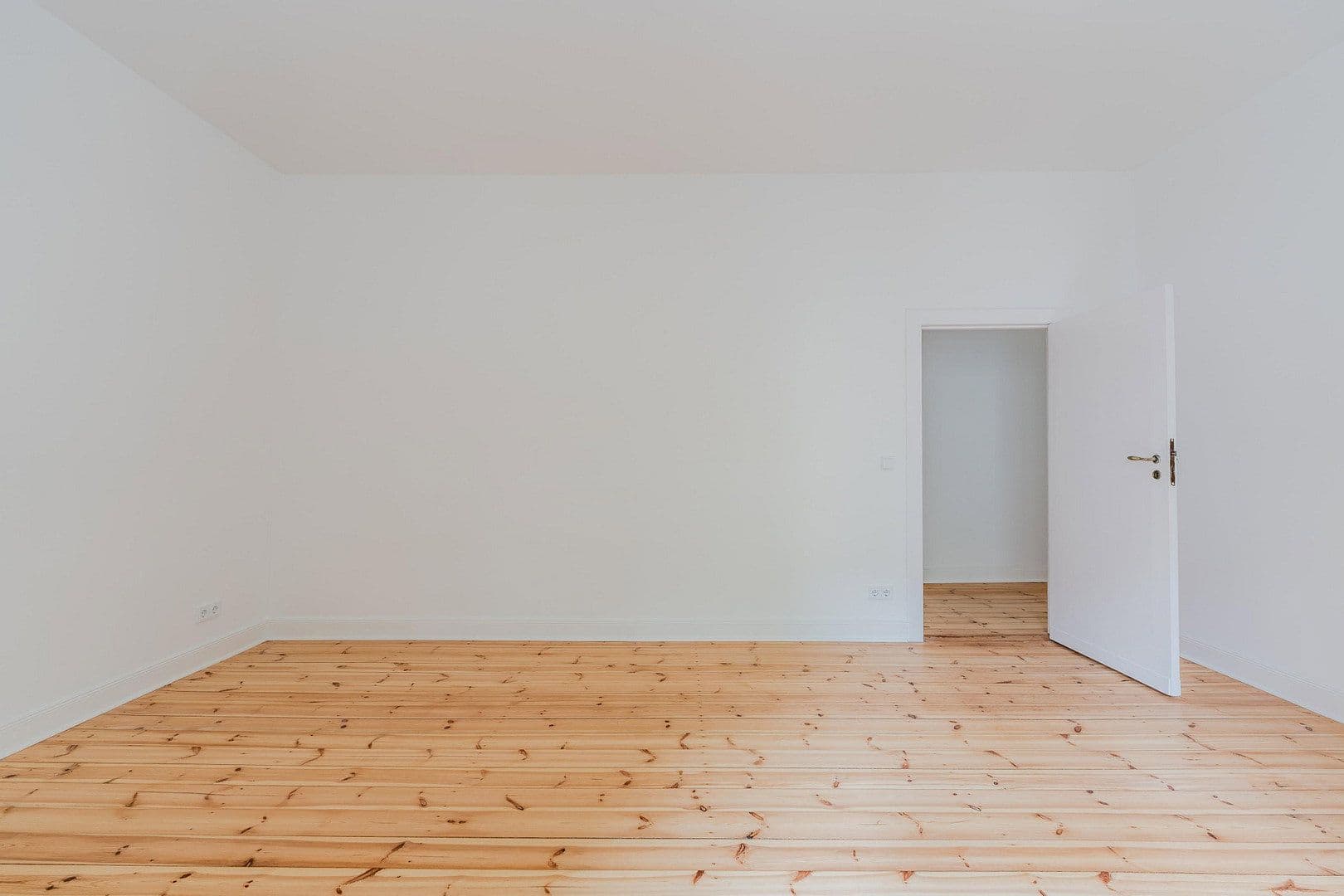 Prodej bytu 4+1 148 m², Düsseldorfer Str. 34, Berlin, Berlín Prodej bytu 4+1 148 m², Düsseldorfer Str. 34, Berlin, Berlín