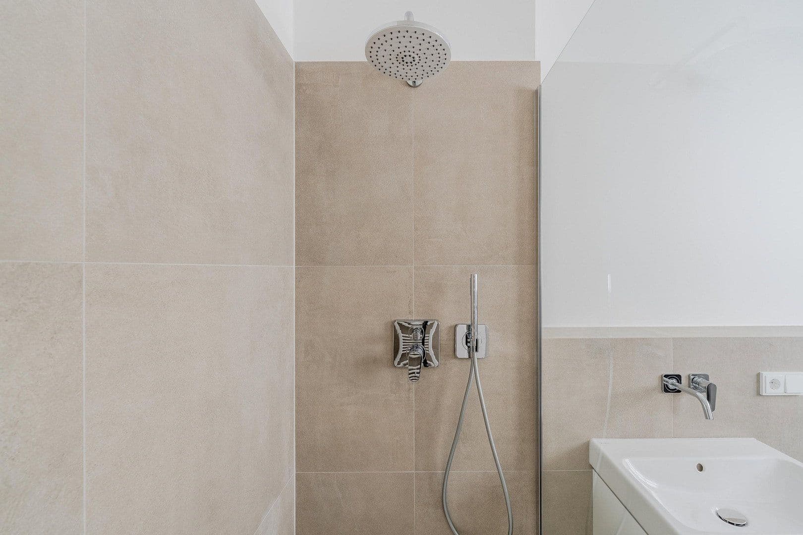 Prodej bytu 4+1 148 m², Düsseldorfer Str. 34, Berlin, Berlín Prodej bytu 4+1 148 m², Düsseldorfer Str. 34, Berlin, Berlín