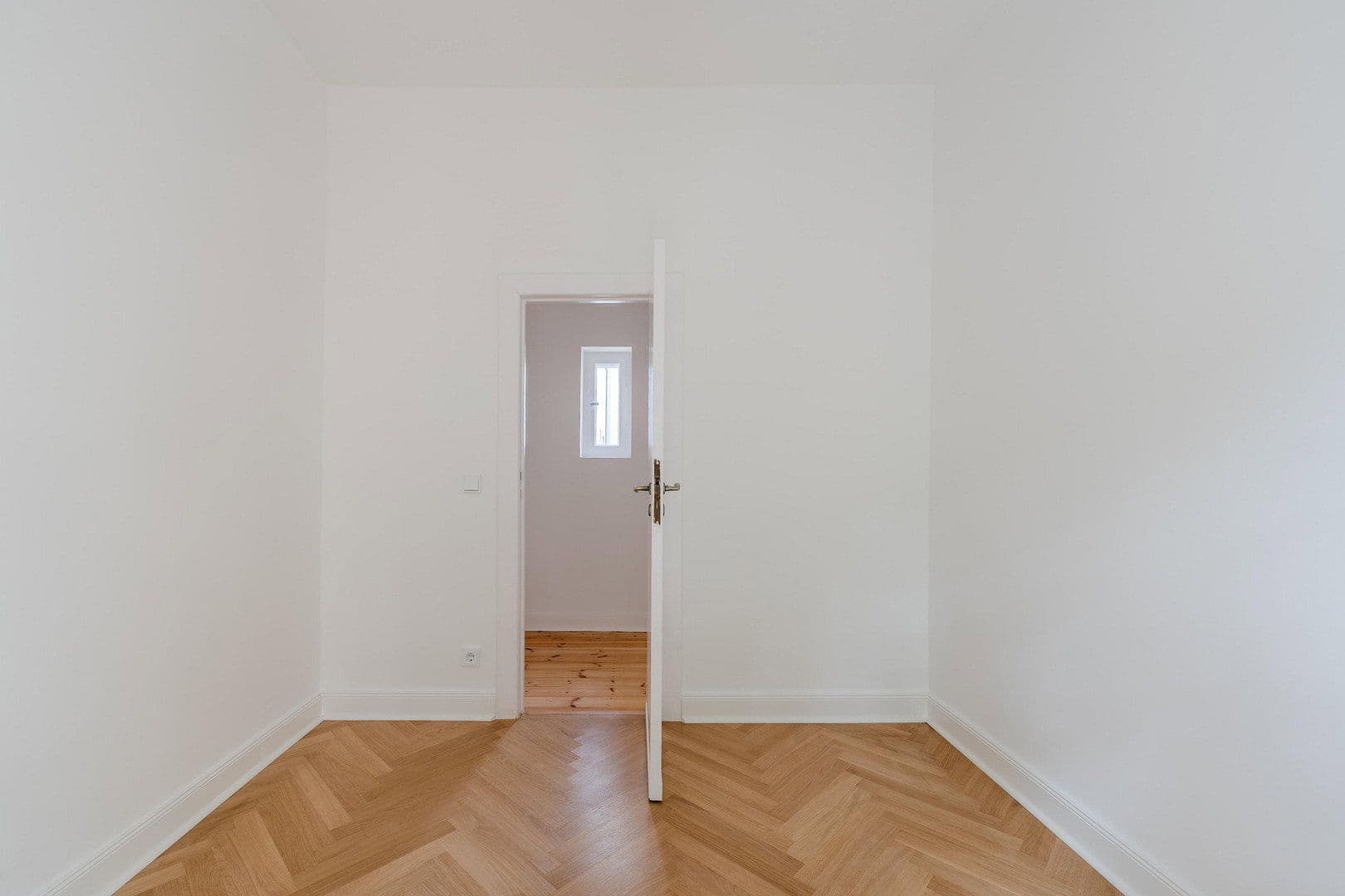 Prodej bytu 4+1 148 m², Düsseldorfer Str. 34, Berlin, Berlín Prodej bytu 4+1 148 m², Düsseldorfer Str. 34, Berlin, Berlín
