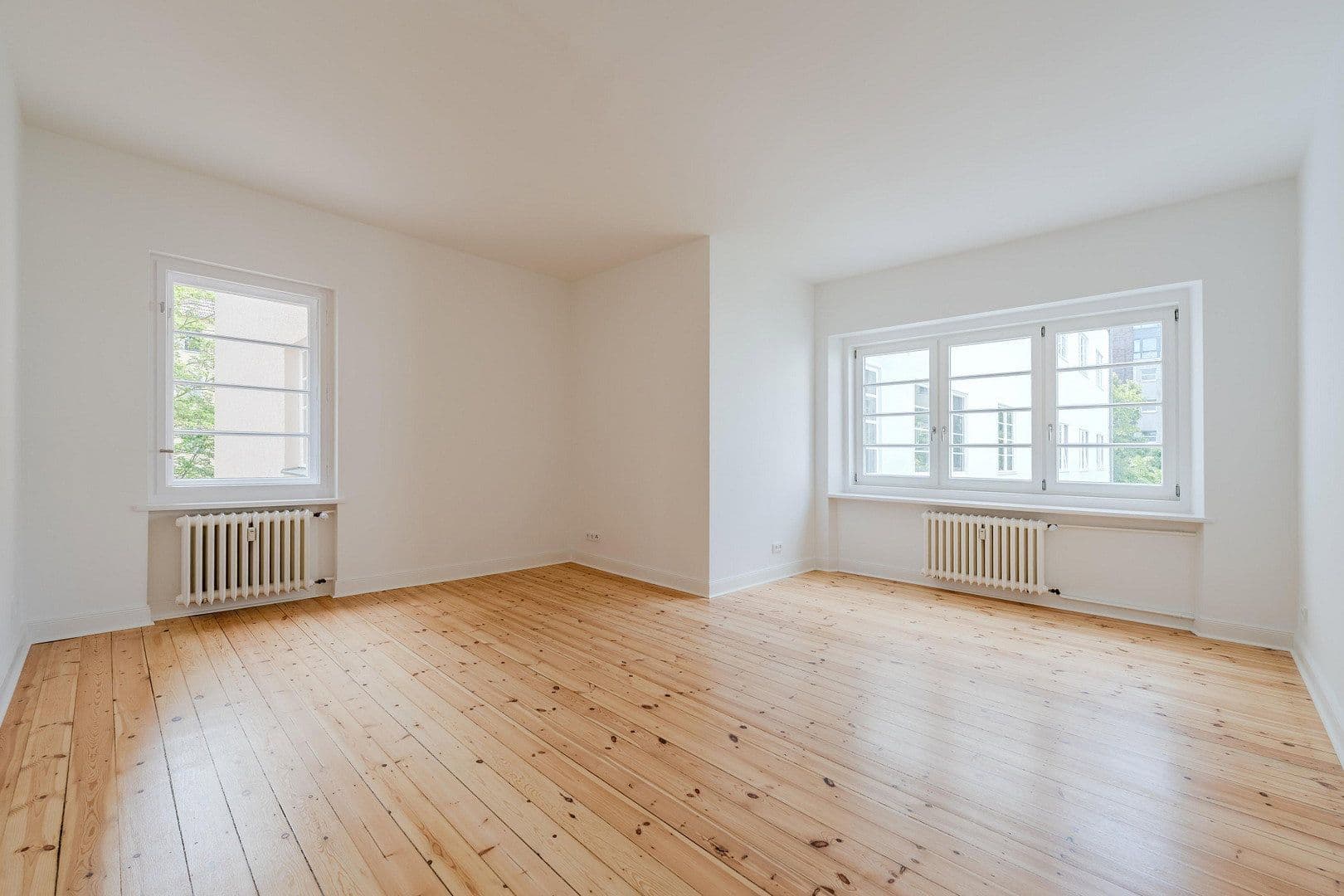 Prodej bytu 4+1 148 m², Düsseldorfer Str. 34, Berlin, Berlín Prodej bytu 4+1 148 m², Düsseldorfer Str. 34, Berlin, Berlín