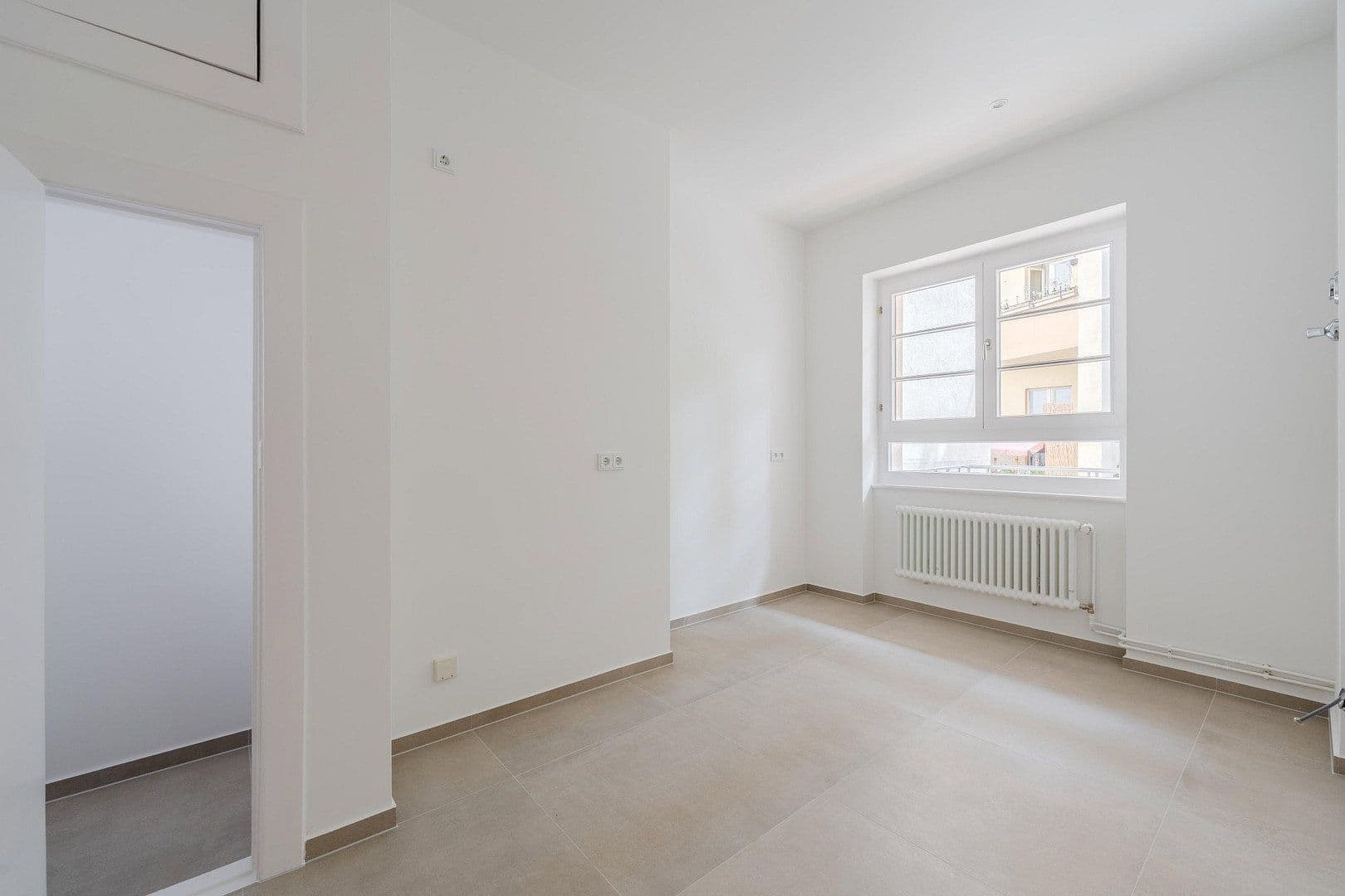 Prodej bytu 4+1 148 m², Düsseldorfer Str. 34, Berlin, Berlín Prodej bytu 4+1 148 m², Düsseldorfer Str. 34, Berlin, Berlín