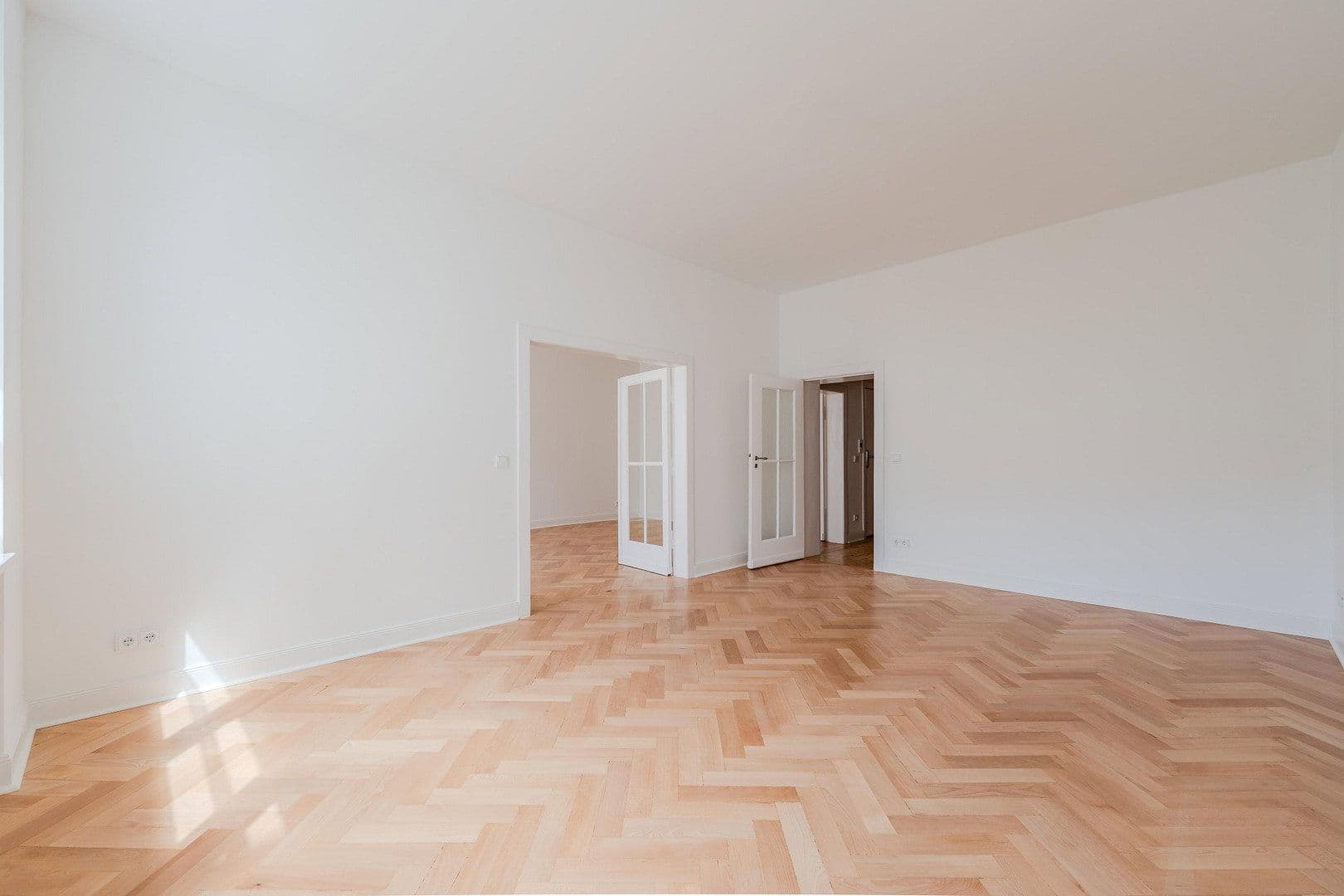Prodej bytu 4+1 148 m², Düsseldorfer Str. 34, Berlin, Berlín Prodej bytu 4+1 148 m², Düsseldorfer Str. 34, Berlin, Berlín