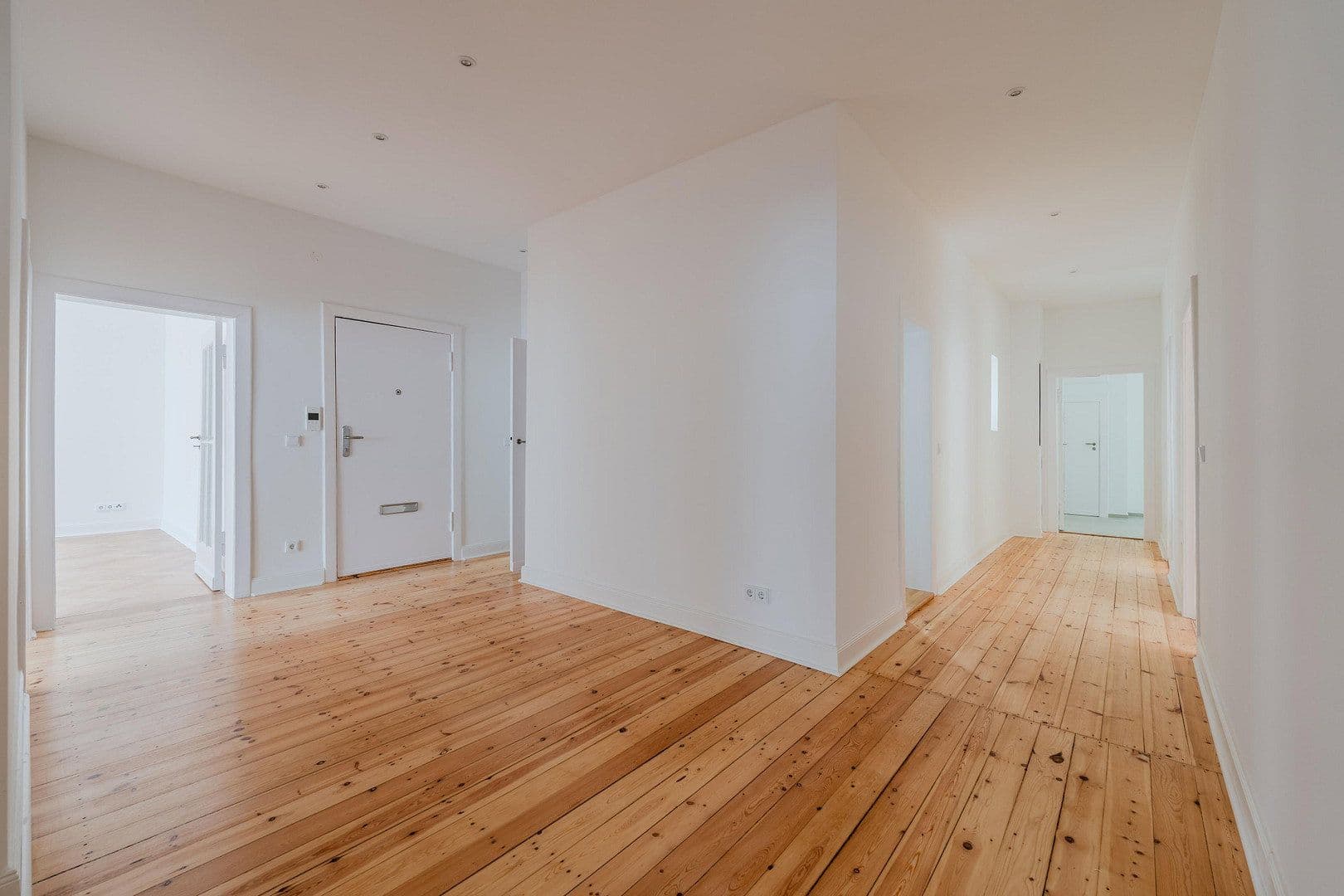 Prodej bytu 4+1 148 m², Düsseldorfer Str. 34, Berlin, Berlín Prodej bytu 4+1 148 m², Düsseldorfer Str. 34, Berlin, Berlín