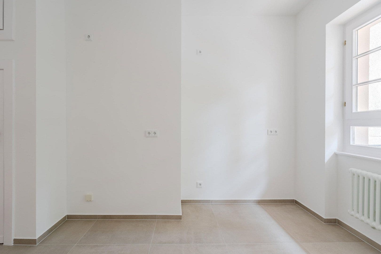 Prodej bytu 4+1 148 m², Düsseldorfer Str. 34, Berlin, Berlín Prodej bytu 4+1 148 m², Düsseldorfer Str. 34, Berlin, Berlín