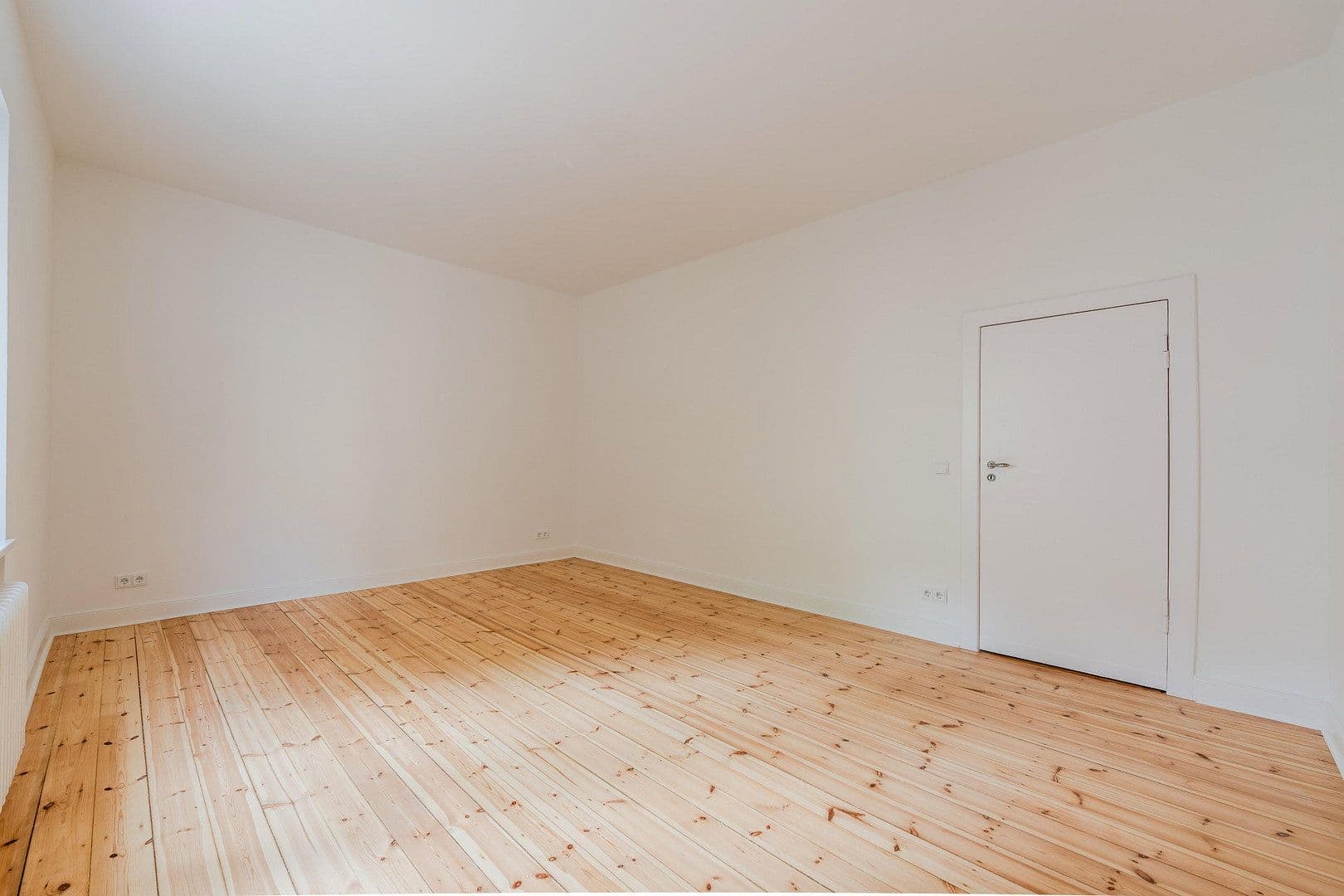 Prodej bytu 4+1 148 m², Düsseldorfer Str. 34, Berlin, Berlín Prodej bytu 4+1 148 m², Düsseldorfer Str. 34, Berlin, Berlín