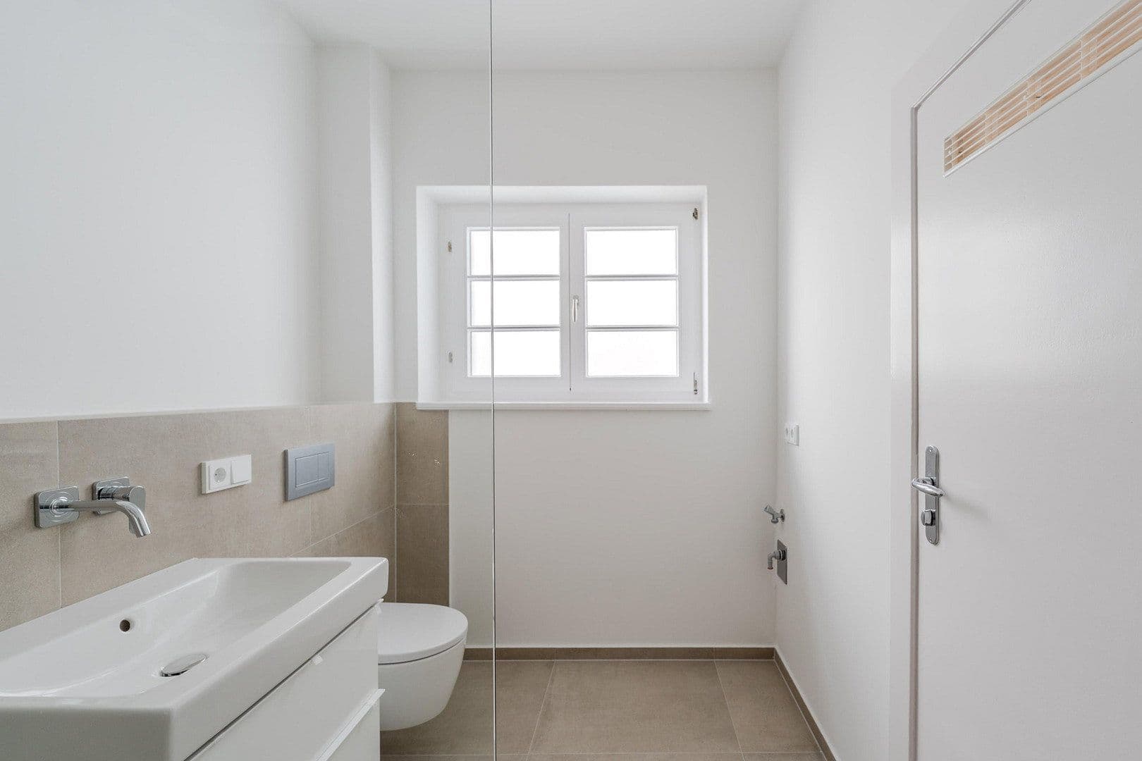 Prodej bytu 4+1 148 m², Düsseldorfer Str. 34, Berlin, Berlín Prodej bytu 4+1 148 m², Düsseldorfer Str. 34, Berlin, Berlín