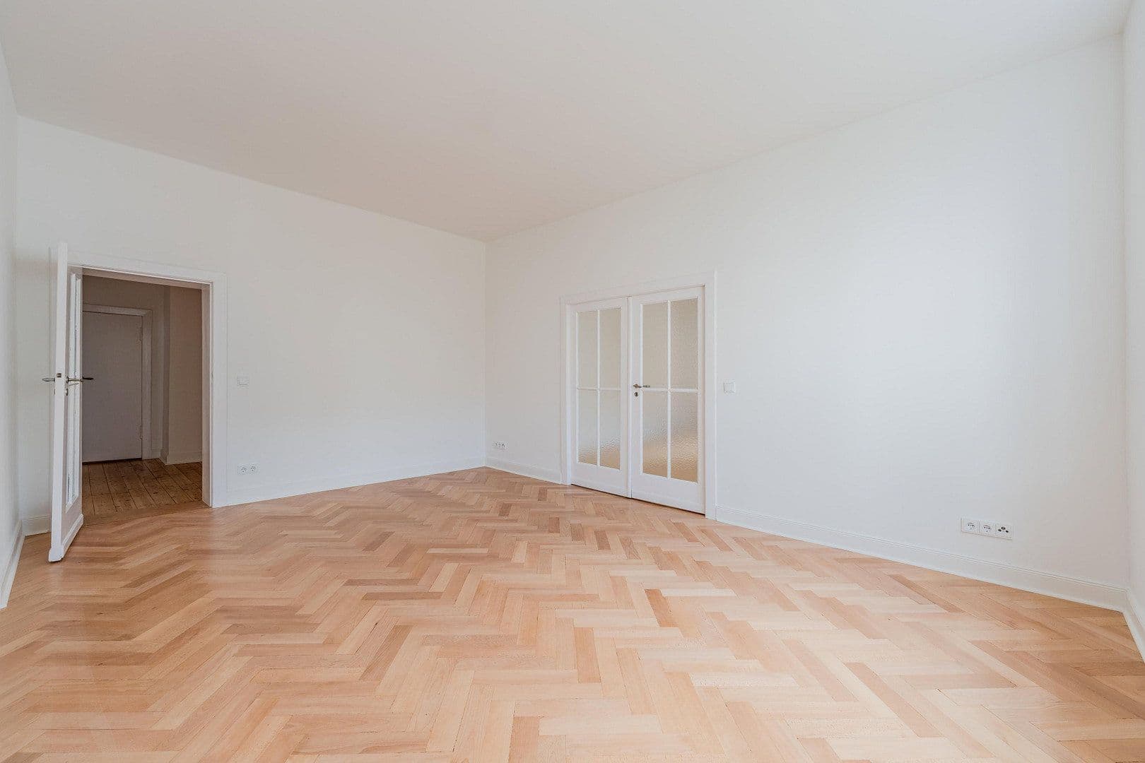 Prodej bytu 4+1 148 m², Düsseldorfer Str. 34, Berlin, Berlín Prodej bytu 4+1 148 m², Düsseldorfer Str. 34, Berlin, Berlín