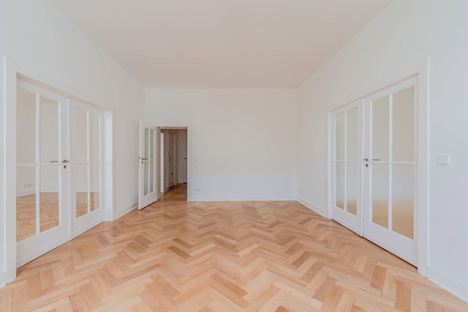Prodej bytu 4+1 148 m², Düsseldorfer Str. 34, Berlin, Berlín Prodej bytu 4+1 148 m², Düsseldorfer Str. 34, Berlin, Berlín