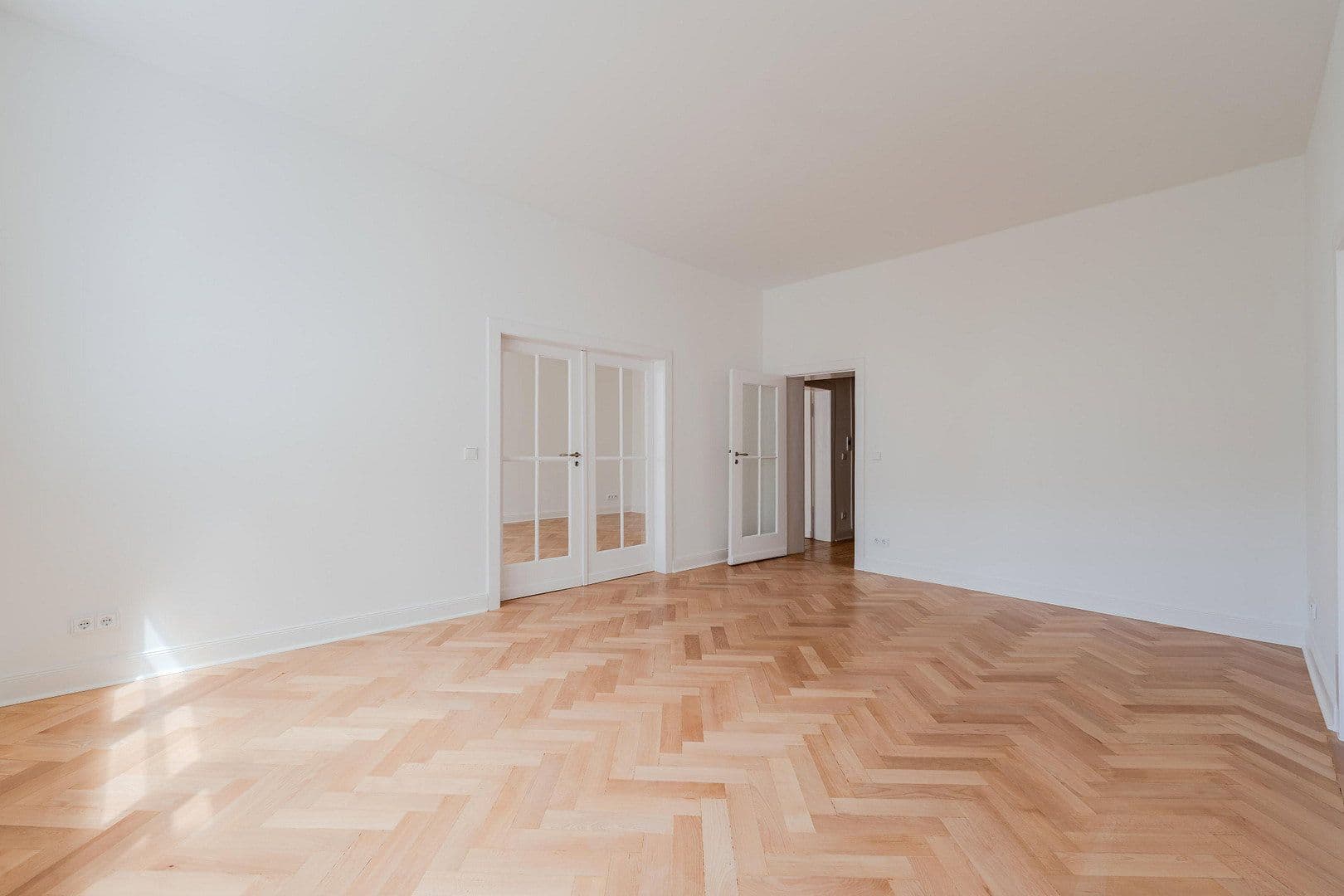 Prodej bytu 4+1 148 m², Düsseldorfer Str. 34, Berlin, Berlín Prodej bytu 4+1 148 m², Düsseldorfer Str. 34, Berlin, Berlín
