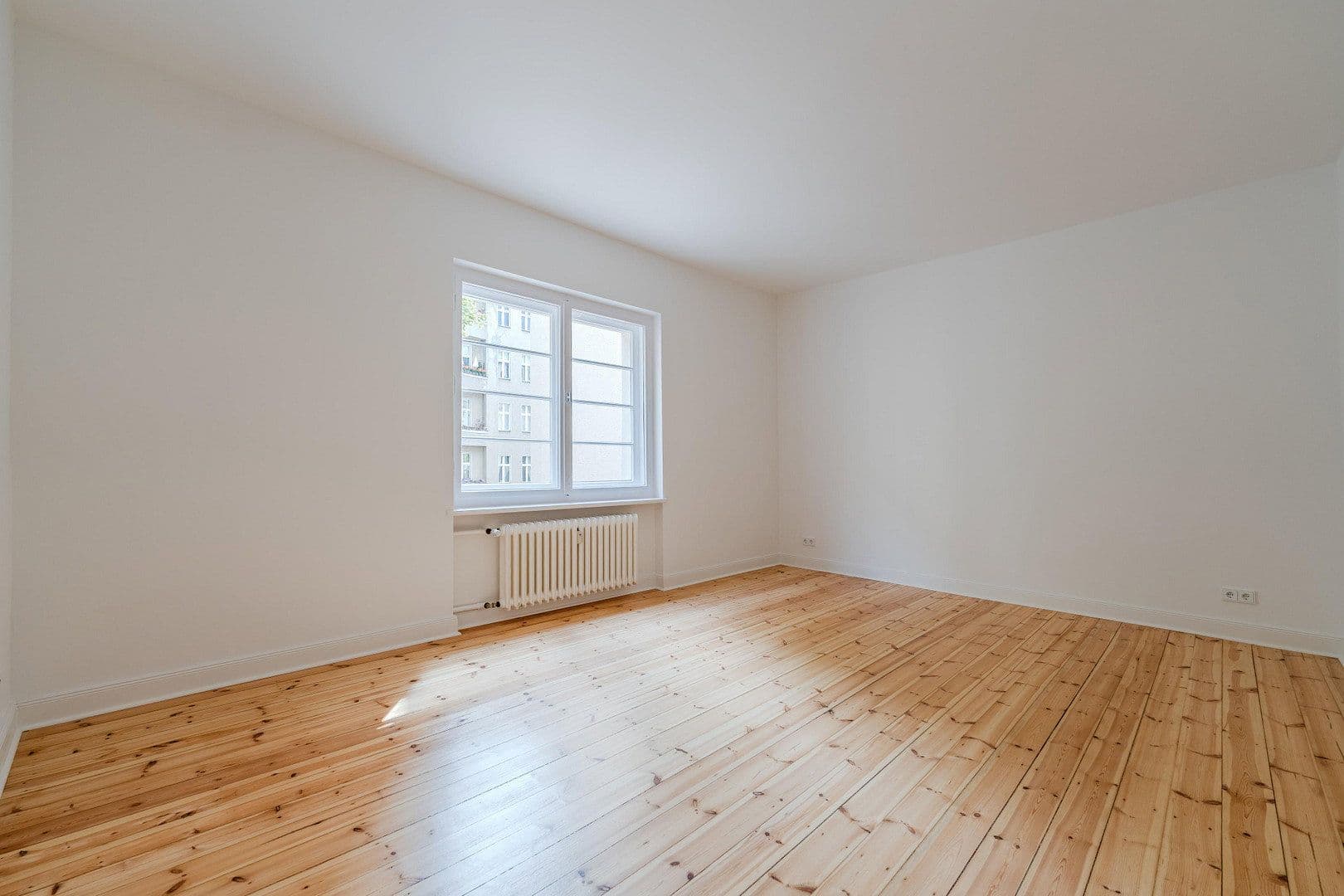 Prodej bytu 4+1 148 m², Düsseldorfer Str. 34, Berlin, Berlín Prodej bytu 4+1 148 m², Düsseldorfer Str. 34, Berlin, Berlín