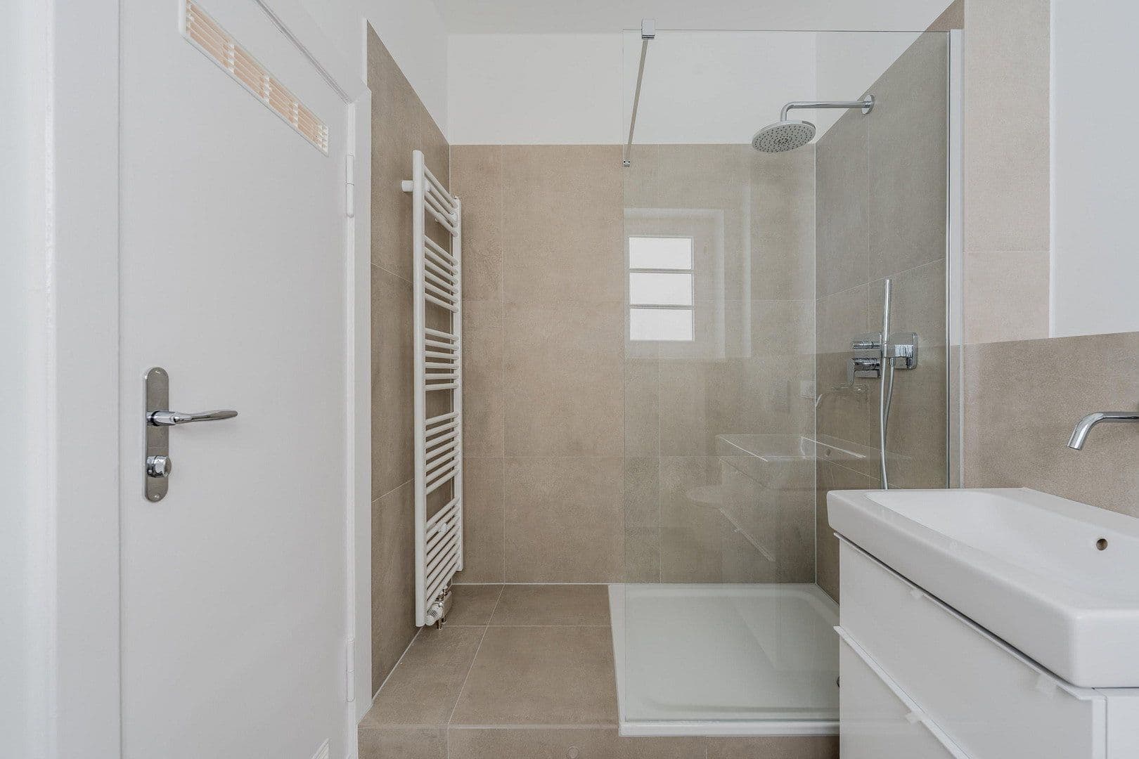 Prodej bytu 4+1 148 m², Düsseldorfer Str. 34, Berlin, Berlín Prodej bytu 4+1 148 m², Düsseldorfer Str. 34, Berlin, Berlín
