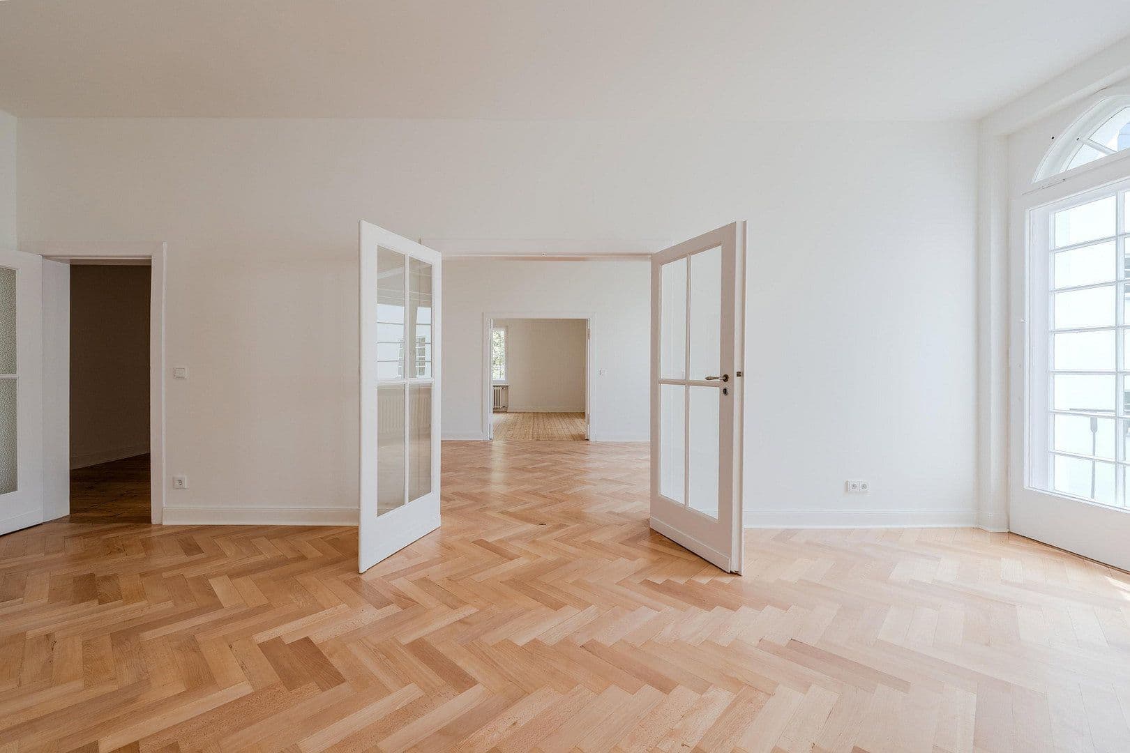 Prodej bytu 4+1 148 m², Düsseldorfer Str. 34, Berlin, Berlín Prodej bytu 4+1 148 m², Düsseldorfer Str. 34, Berlin, Berlín