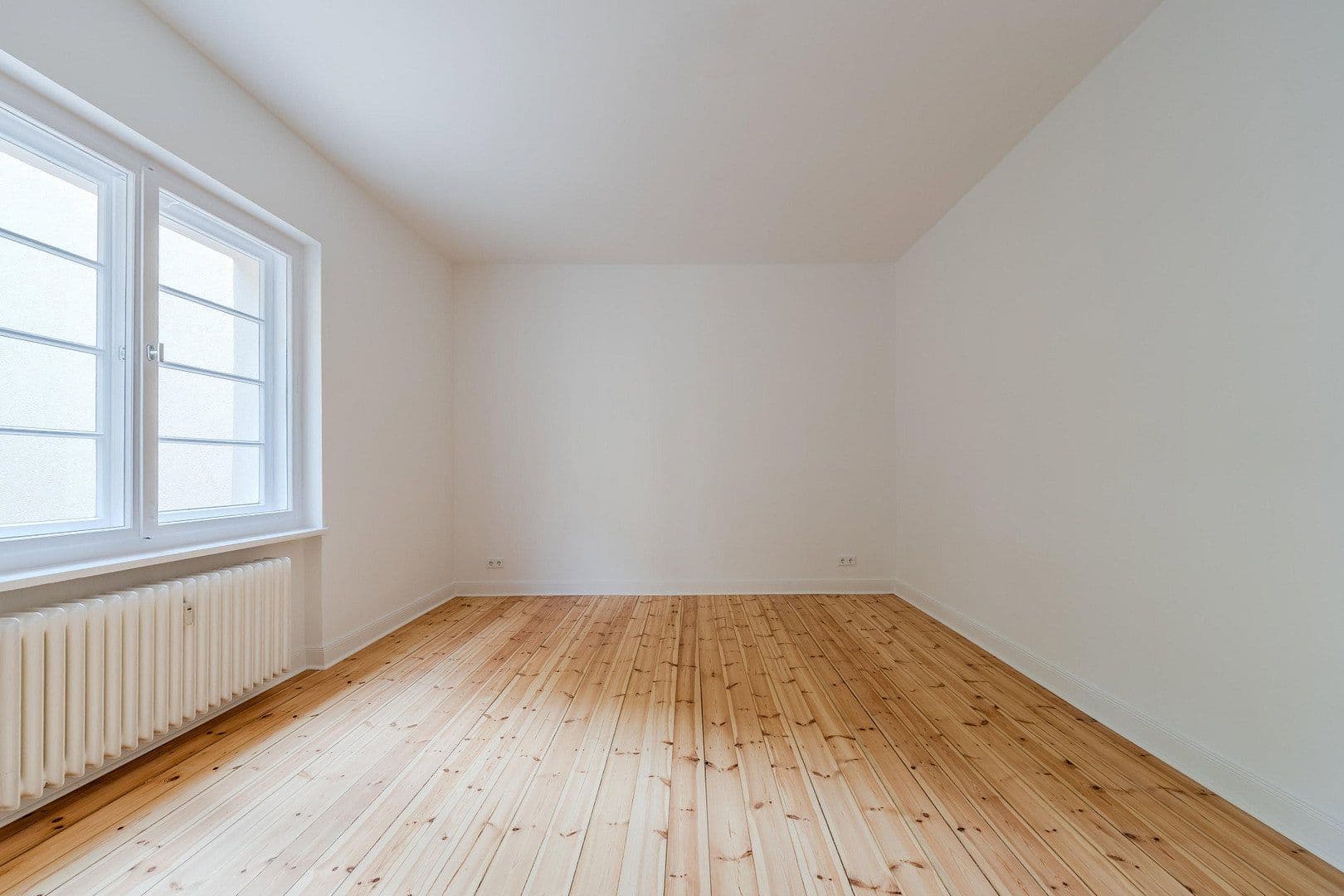 Prodej bytu 4+1 148 m², Düsseldorfer Str. 34, Berlin, Berlín Prodej bytu 4+1 148 m², Düsseldorfer Str. 34, Berlin, Berlín