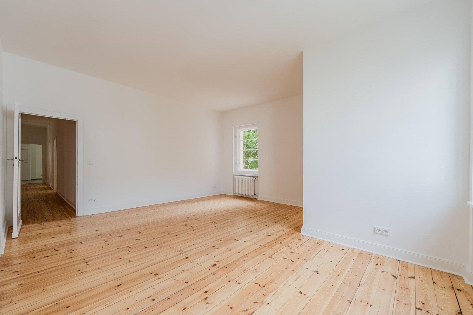 Prodej bytu 4+1 148 m², Düsseldorfer Str. 34, Berlin, Berlín Prodej bytu 4+1 148 m², Düsseldorfer Str. 34, Berlin, Berlín