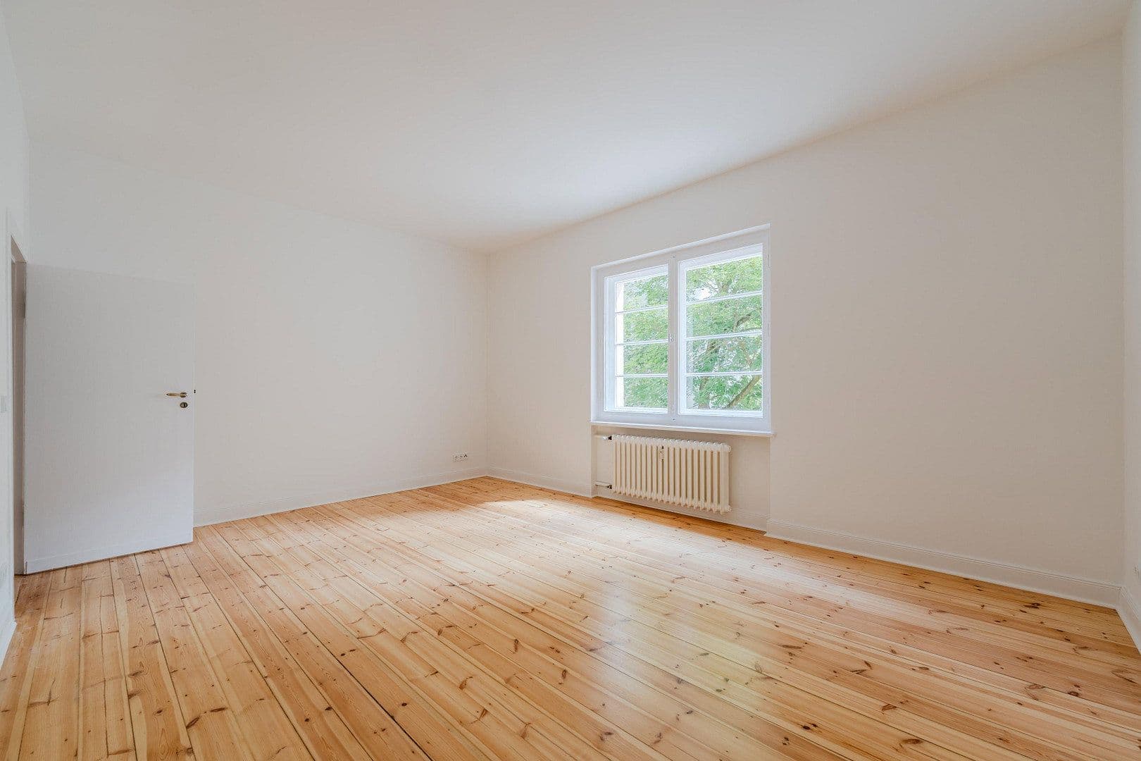 Prodej bytu 4+1 148 m², Düsseldorfer Str. 34, Berlin, Berlín Prodej bytu 4+1 148 m², Düsseldorfer Str. 34, Berlin, Berlín