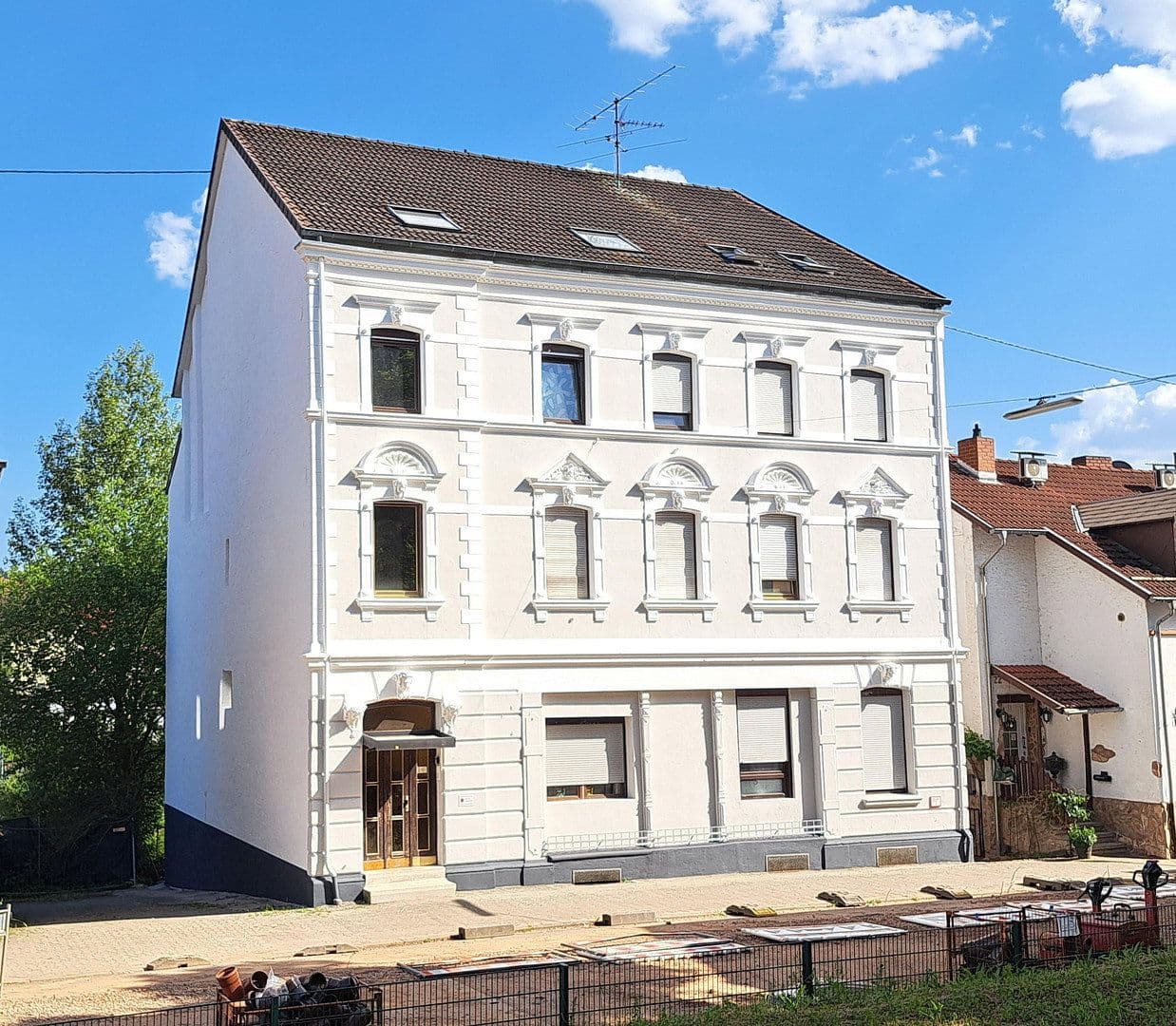 Prodej domu 461 m², pozemek 649 m², Saarbrücken, Země Sársko Prodej domu 461 m², pozemek 649 m², Saarbrücken, Země Sársko
