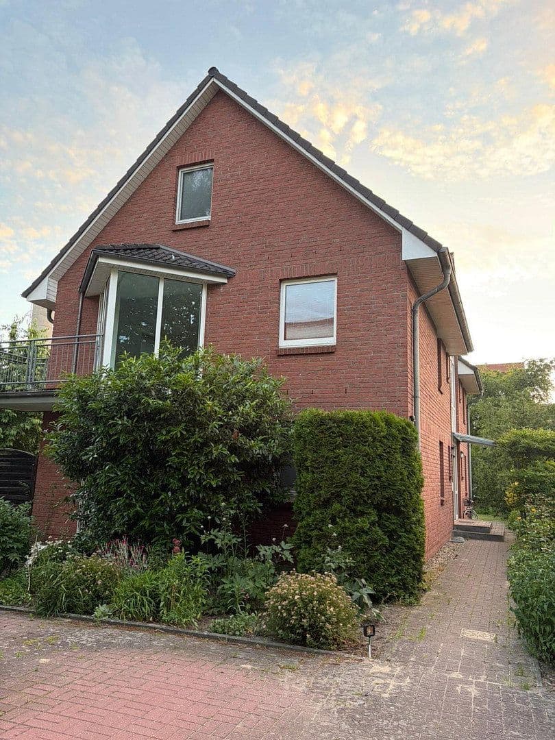 Pronájem bytu 4+1 90 m², Wilhelmsdorfer Straße 57a, Brandenburg an der Havel, Braniborsko Pronájem bytu 4+1 90 m², Wilhelmsdorfer Straße 57a, Brandenburg an der Havel, Braniborsko